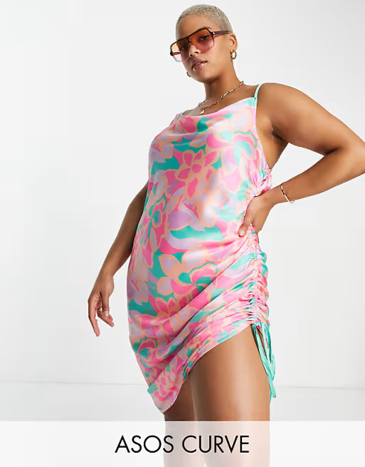 ASOS DESIGN Curve – Mittellanges Träger-Strandkleid mit Kaleidoskop-Muster und Raffung | ASOS | ASOS (Global)