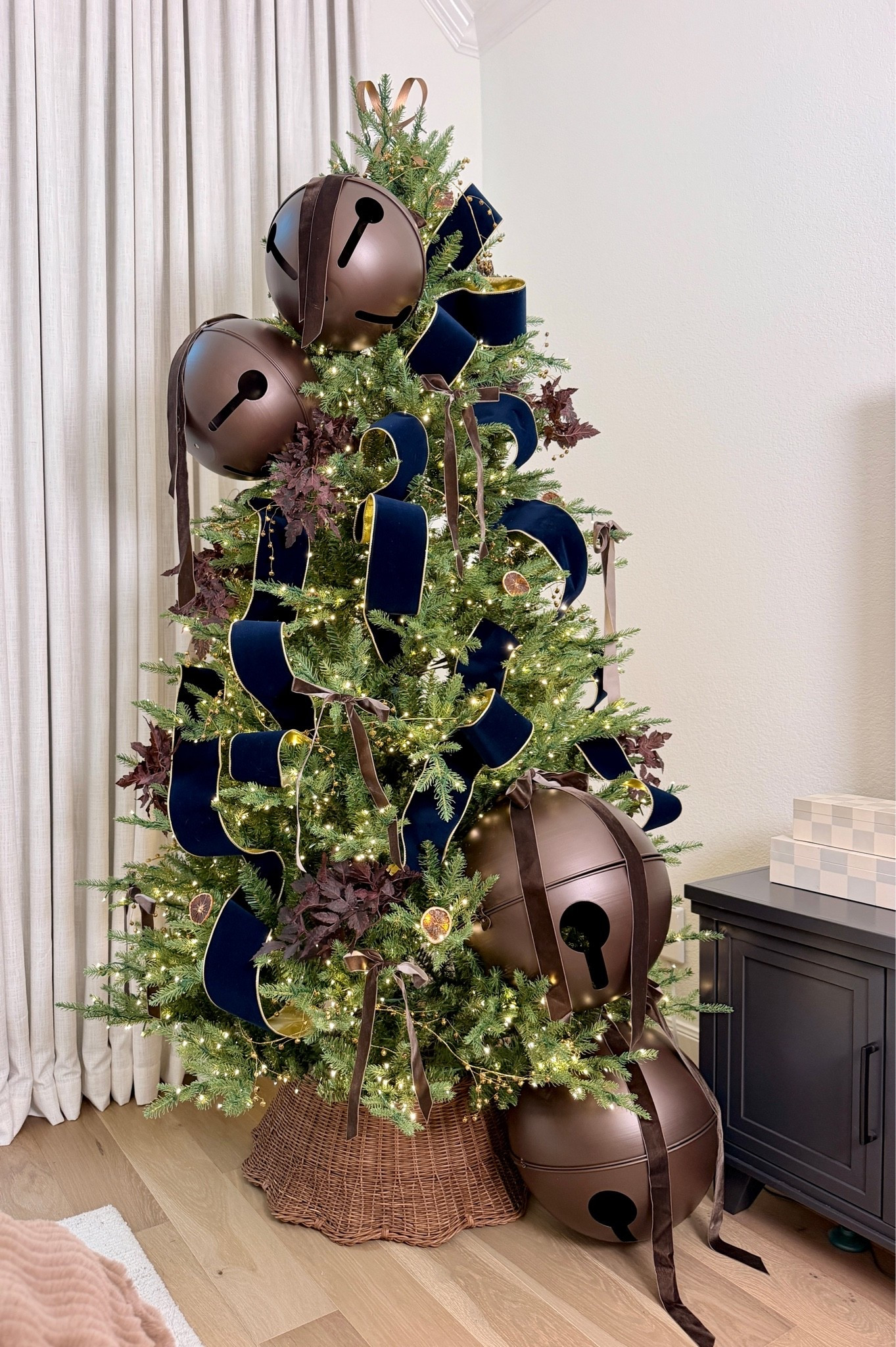 POV: your a visual person and needed to see what the viral Hobby Lobby bells would look like on the tree🌲

This tree collar was a fast sellout last year and drops tonight at 2am CDT

Christmas decor
Christmas tree
Grand Duchess
Studio McGee

#LTKSeasonal #LTKHome