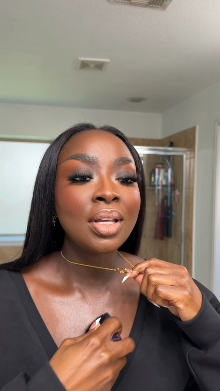 Look at this glow! Using the shade “she was here “in the PATRICKTA major glow balm. 