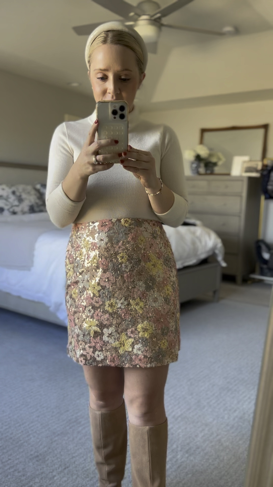 This sequin skirt is perfect for thanksgiving! Fits tts and 40% off! 
Sequin skirt. Thanksgiving outfit. Women’s skirts. Floral mini skirt. 

#LTKHoliday #LTKWatchNow #LTKSaleAlert