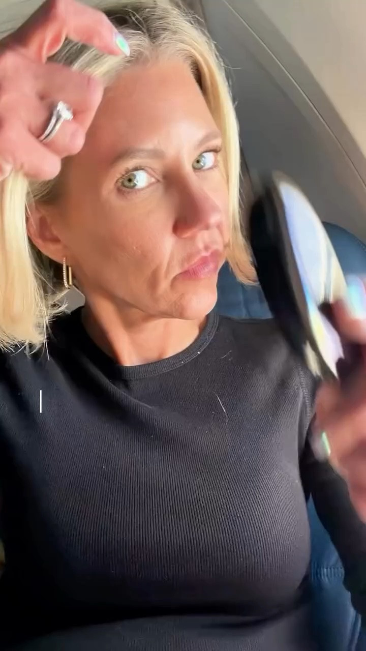 Comment SHOP and I’ll send you the link to your newest hair obsession! 

#styleover40 #hairtools #travelmusthave #touchups