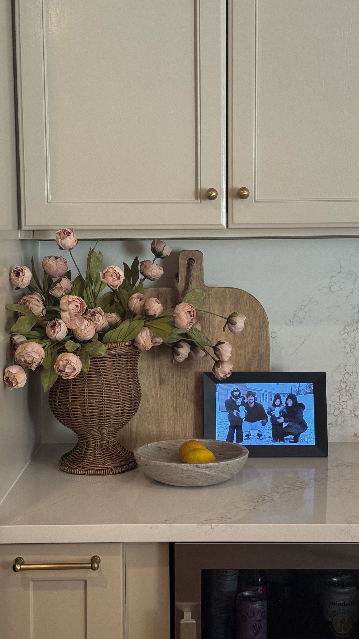 Encounter decor, kitchen decor, smart picture frame, spring stems, woven planter pot, kitchen hardware, kitchen cabinets

#LTKHome