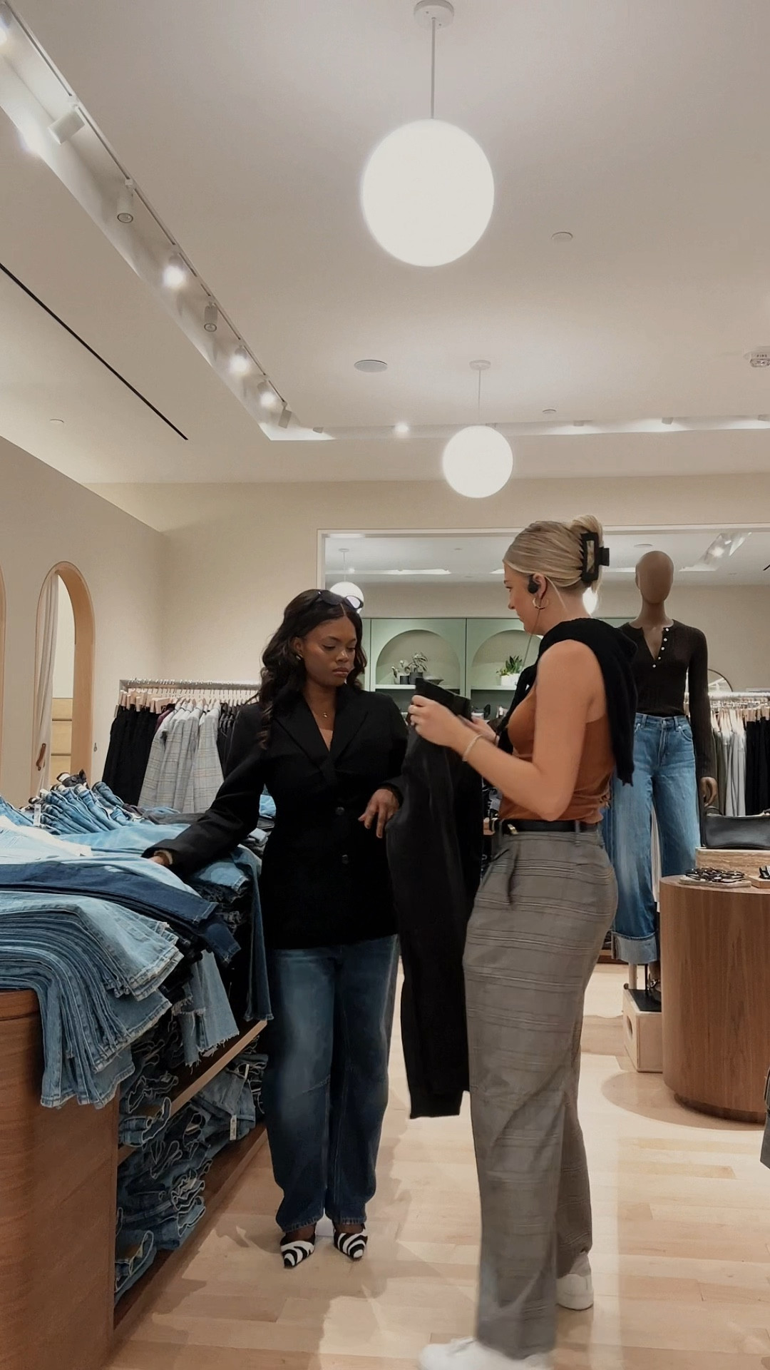  Madewell is hosting a special Denim Atelier pop-up event at their North Park store in Dallas, TX
this Sunday, October 27th from 1-5pm
Event includes: Sips and snacks, disposable cameras, styling services and more.

#LTKStyleTip