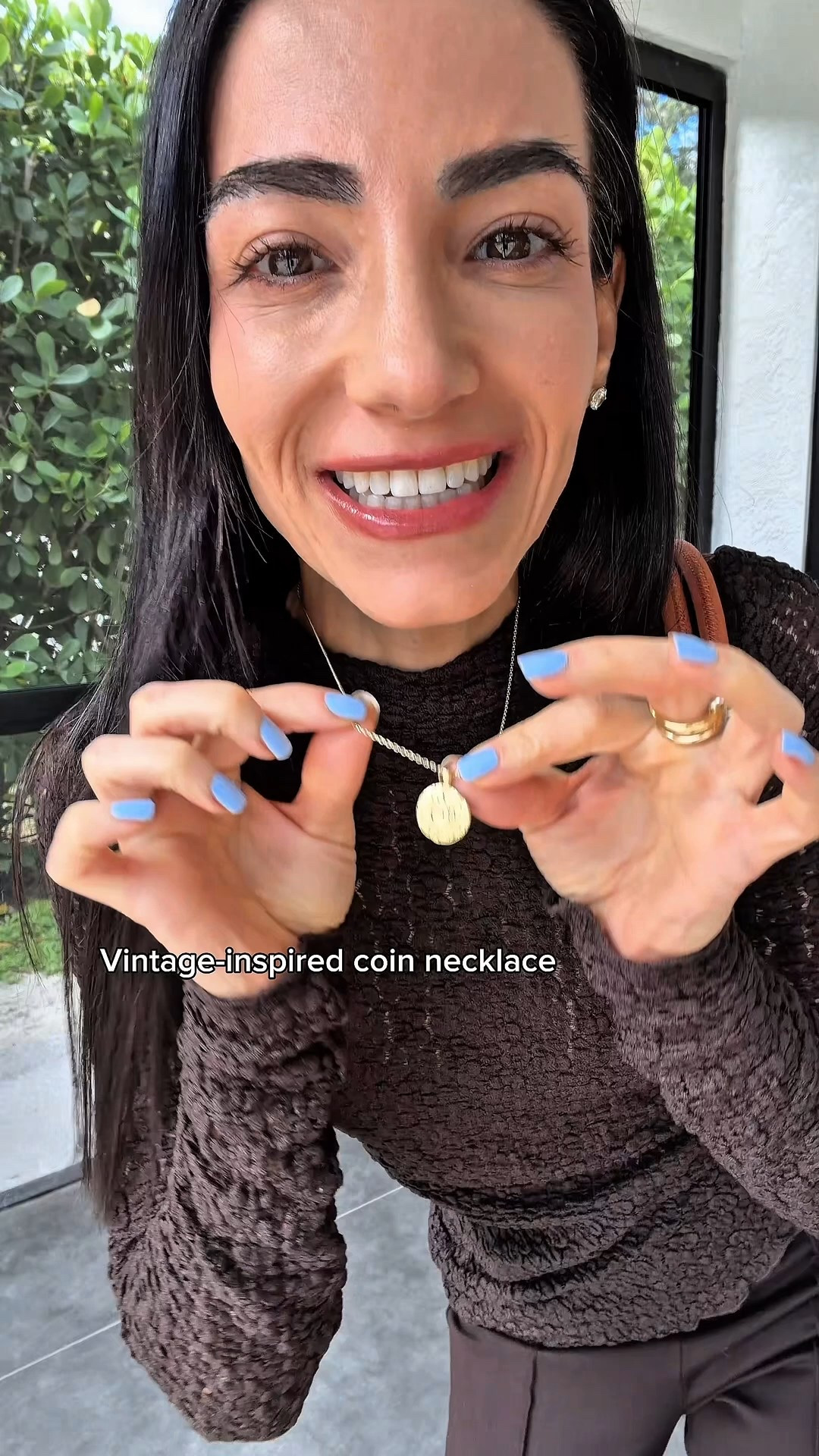 A vintage-inspired coin necklace that instantly finishes an outfit. Adjustable length, easy to layer, and perfect for everyday wear.
#everydayjewelry #vintageinspired #petitestyle #capsuleaccessories #goldnecklace

#LTKFindsUnder50