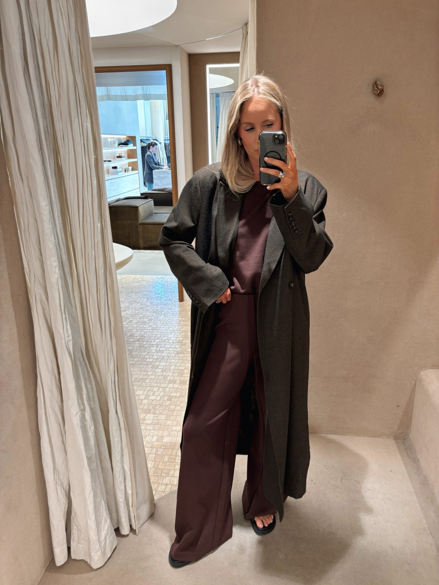 If you’re after a long, oversized coat.. Look no further. If you’re not on the taller side, you’ll need to size down! 

#LTKstyletip #LTKaustralia #LTKworkwear