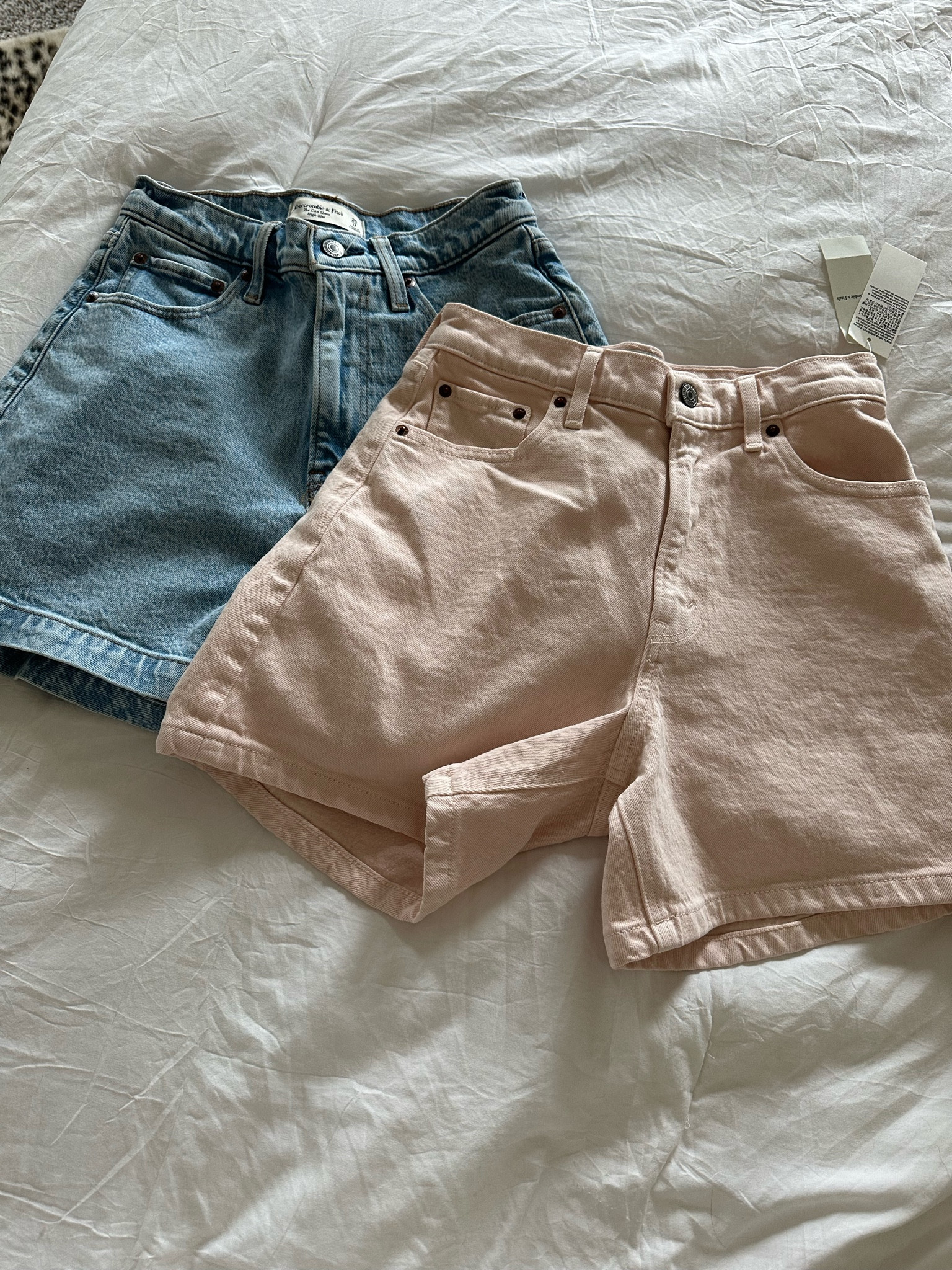 Abercrombie shorts 25% off + additional 15% off with code DENIMAF

#LTKfindsunder100 #LTKSpringSale