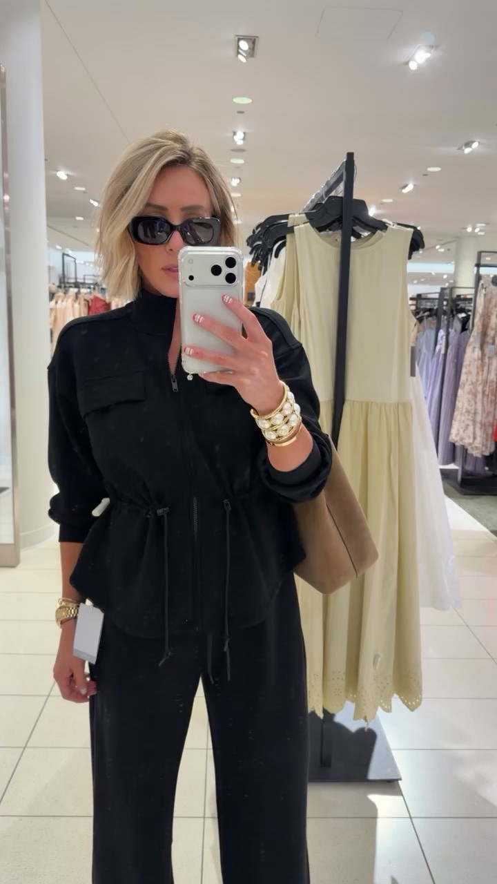 Same set as the cream, but so chic in black! 😎🖤

#LTKdayinmylife #LTKgrwm #LTKootd