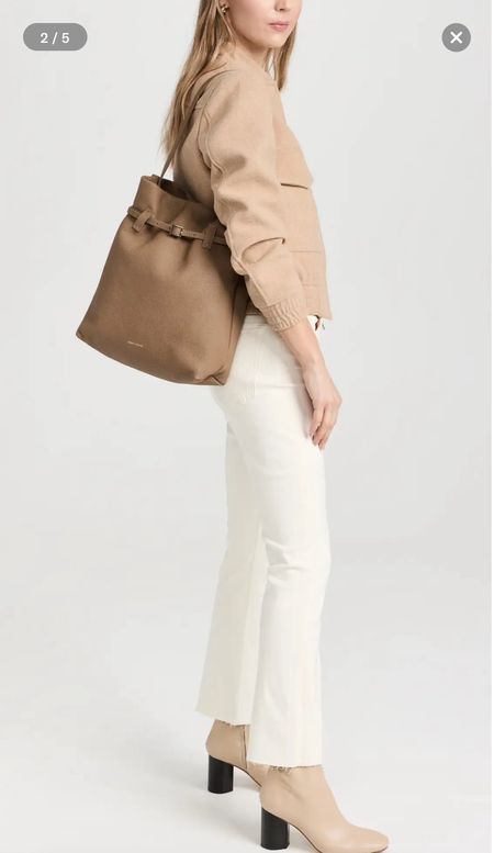 The ultimate everyday tote ❤️ Under $600

#kellyrutherfordstyle #minimalistic #lilyvanderwoodsen