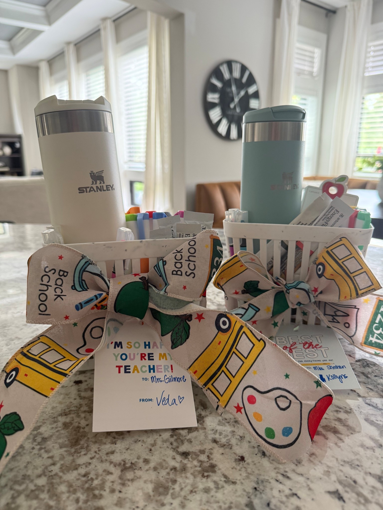 Back to school gifts for teachers 🍎✏️📓
.
.
#teachergifts #giftideas #giftsforteachers #backtoschool 