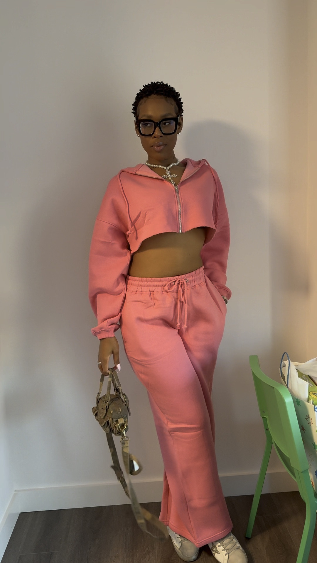 Cute and Pink & PRETTY OOTD🤭🎀

Sweatsuit: Fashion Nova
“On The Go Fleece Pant Set”




#LTKItBag #LTKVideo #LTKStyleTip