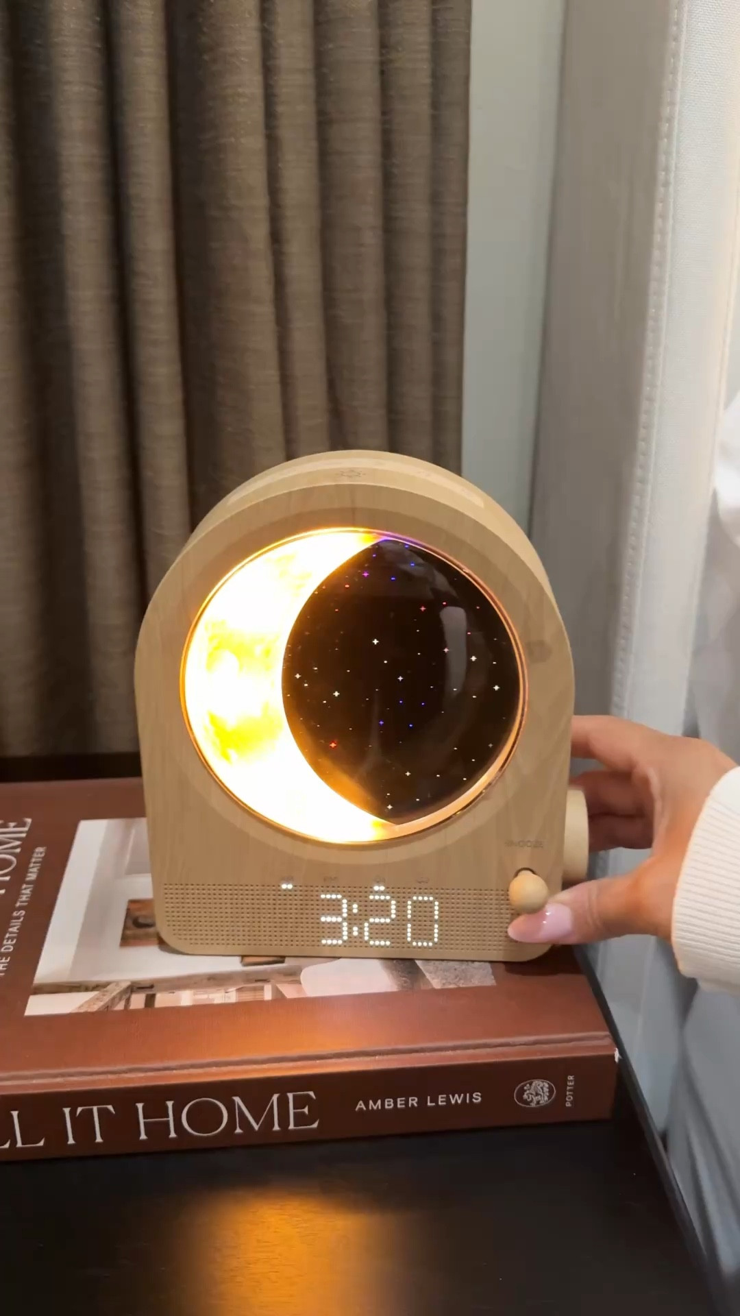 Amazon find! The alarm clock that wakes you up like a sunrise… soft light, calming sounds, and the coziest glow for your nightstand.


The perfect gift for any age 🥰🌙🕰️


#amazonfinds
#amazonhome
#amazonhomefinds
#amazonmusthaves

#LTKSpringSale #LTKmomlife #LTKHome