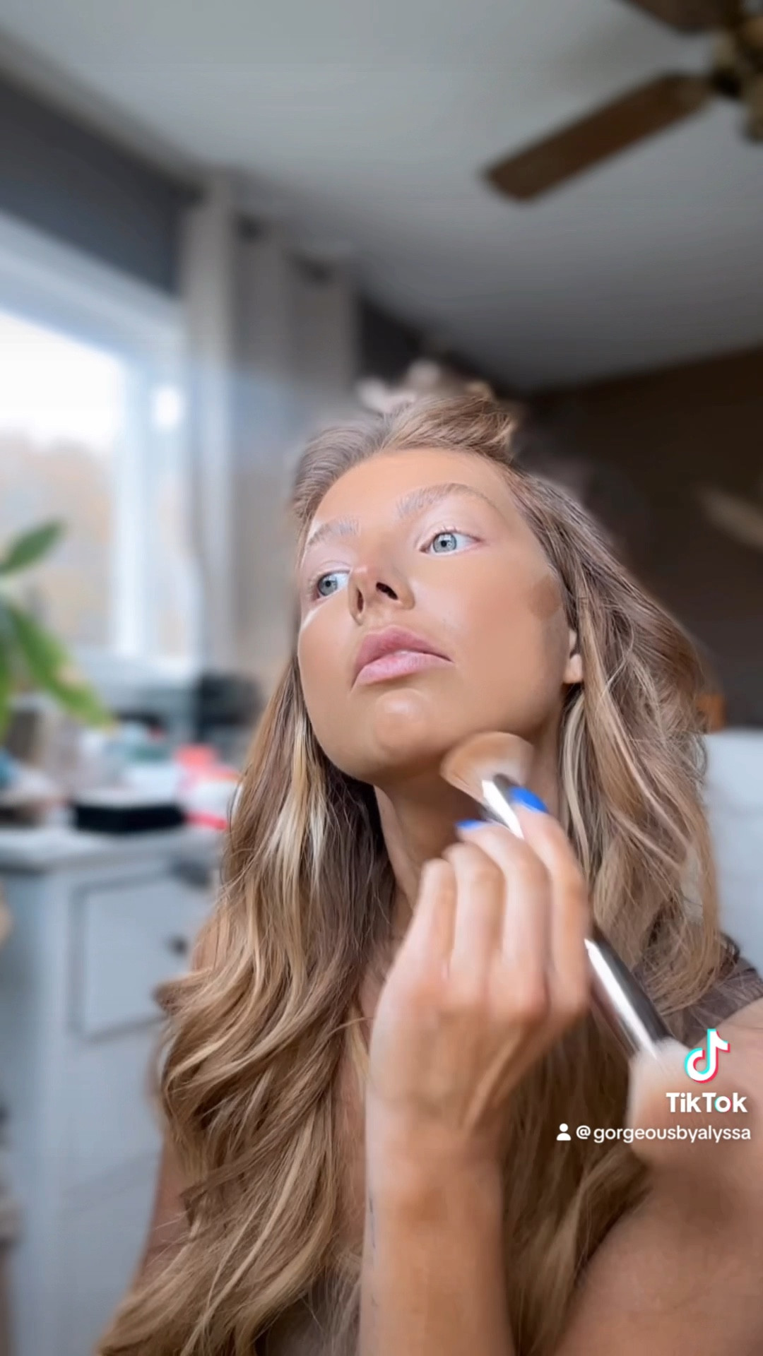 Full Makeup routine video up on YT and TT, everything linked here :) 