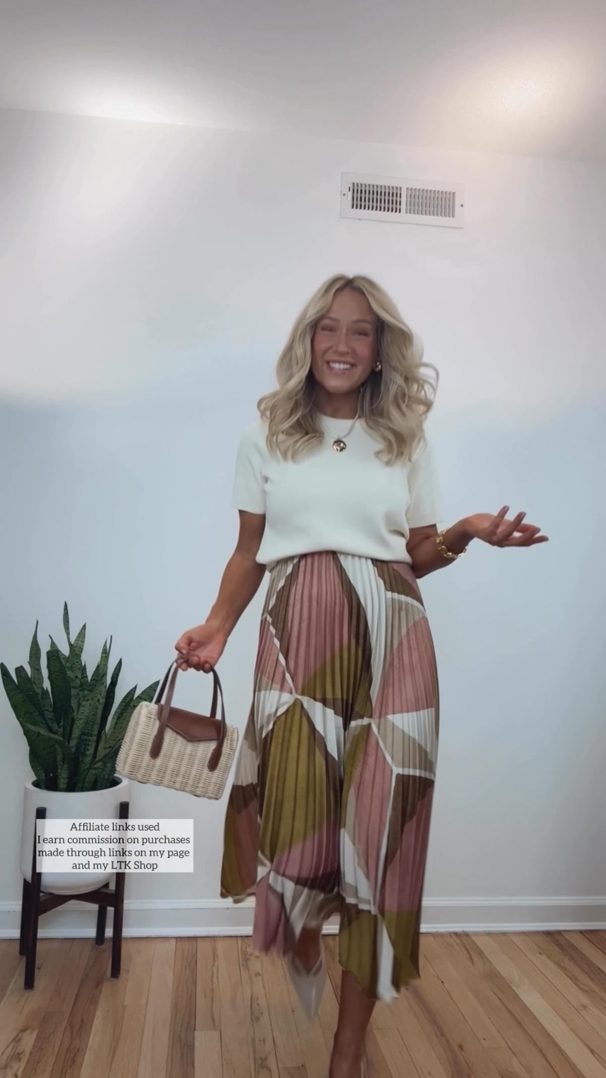 Zara office outfit
Zara pleated skirt
Zara top
Treating The Streets Like A Runway