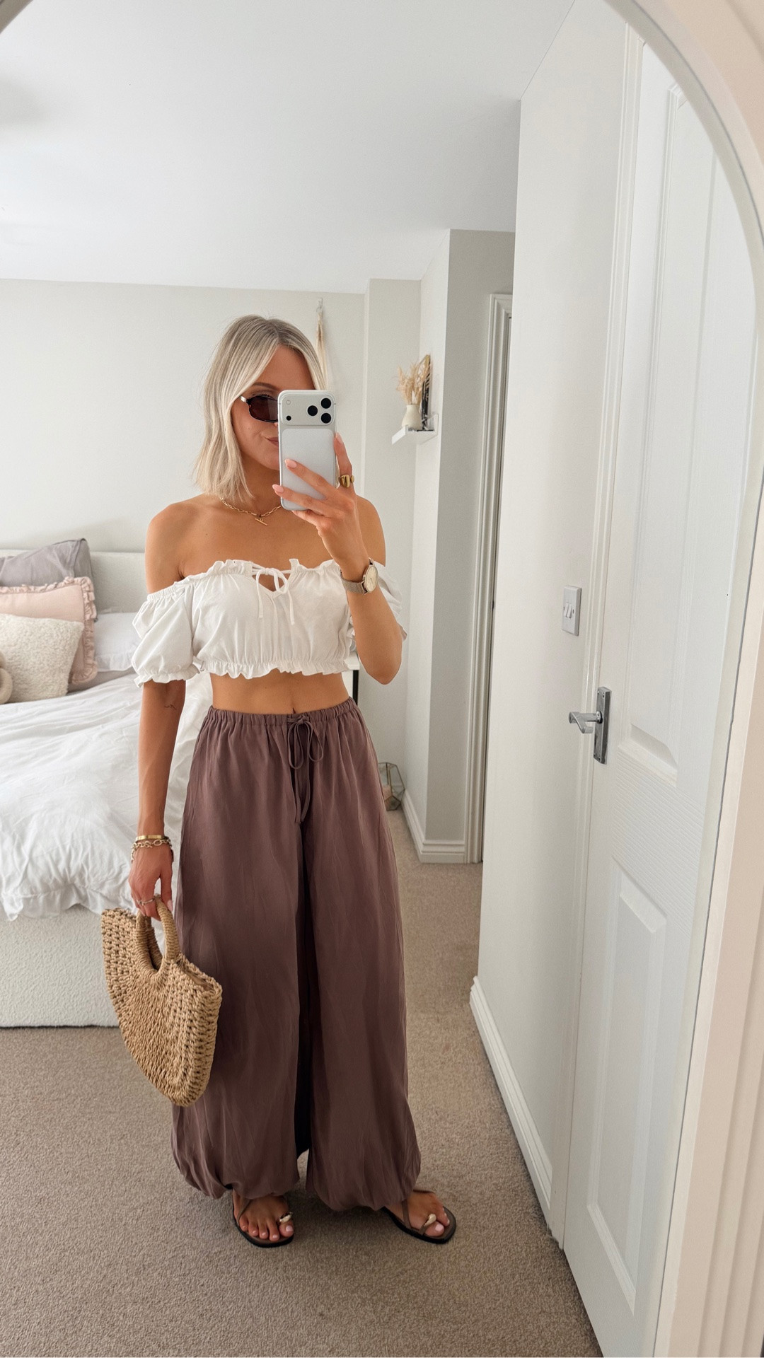 For the days when it’s a heatwave but you’re not feeling shorts ..I absolutely LOVE balloon trousers 👏🏼 comment SHOP and I’ll pop the links over to you I’ll also add them to my June links highlight 🩷

#summerstaples #summeroutfits #holidayoutfits #grwm 

Summer wardrobe , summer staples , balloon trousers outfits , no shorts outfits

#LTKuk #LTKsummer #LTKstyletip