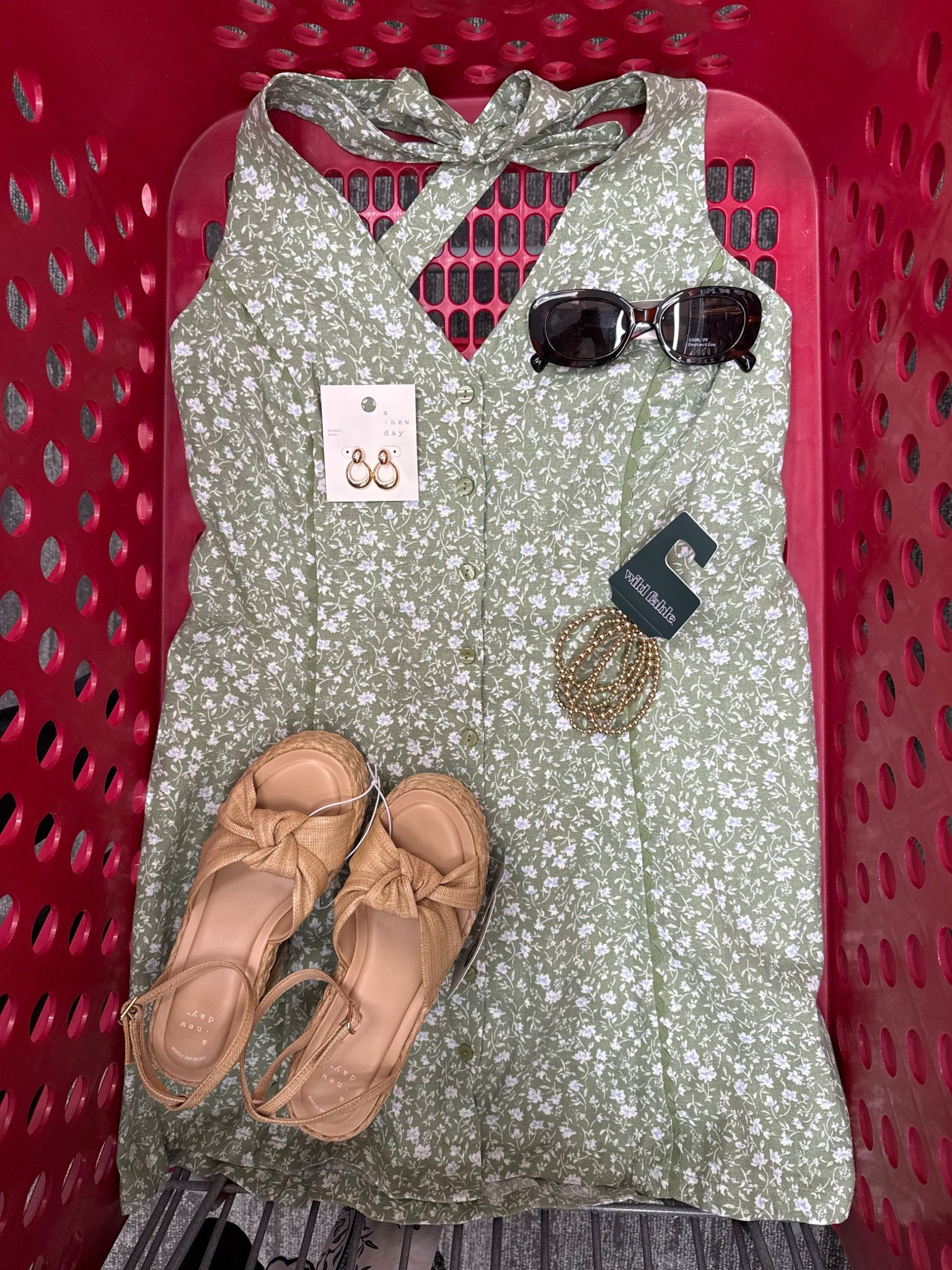 Understated and a little bit romantic 🌿
