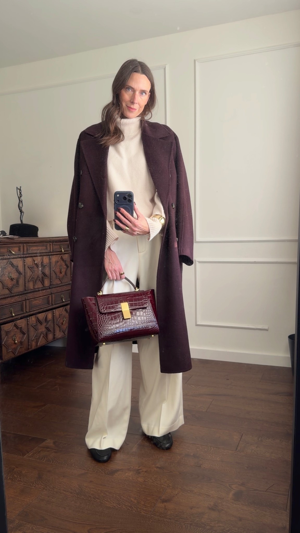 New bag alert 😍

A beautiful burgundy mock croc handbag. Absolutely stunning and already in my regular rotation. 

#ltkitbag


#LTKWorkwear #LTKOver40 #LTKootd