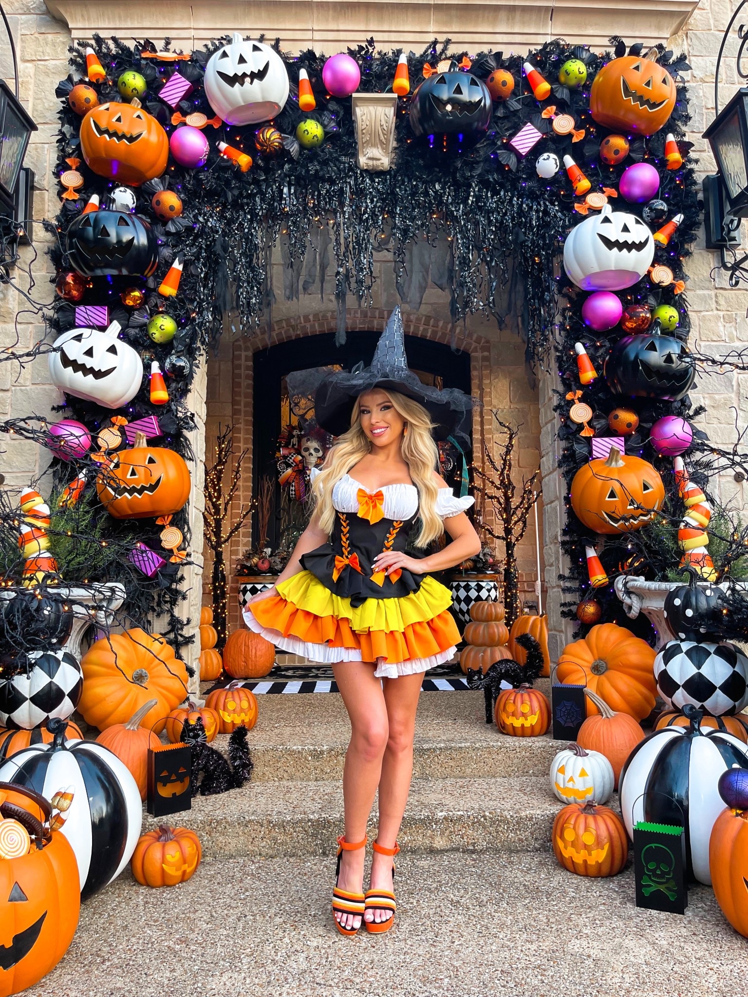 Halloween porch. Halloween home decor. Halloween costume 

#LTKHome #LTKHalloween