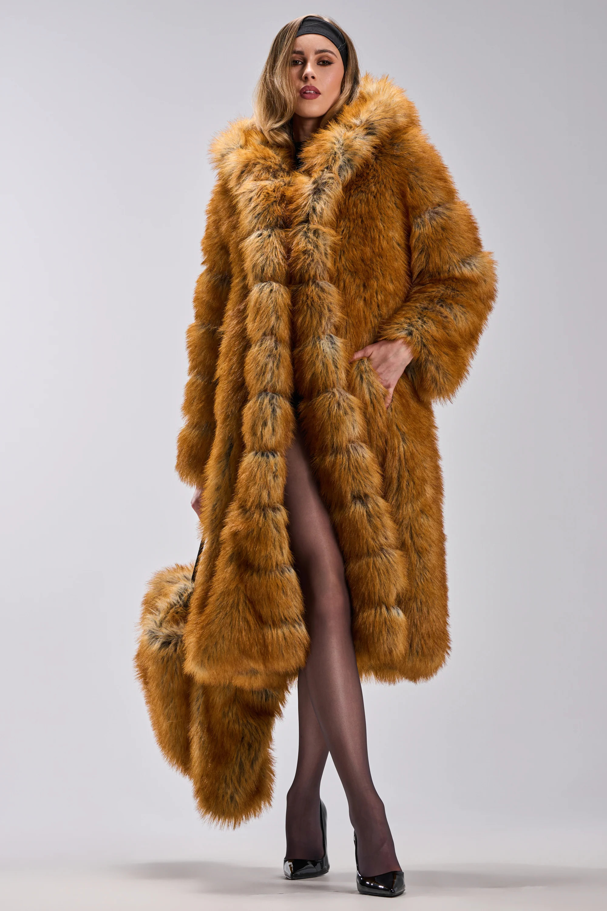OLD MONEY FAUX FUR COAT | AKIRA