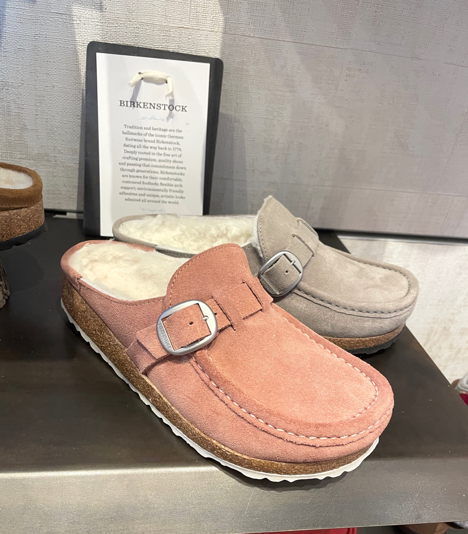 #buckley #birkenstock #shearling #birkenstockslides #furrymules #pinkshearlingslippers #fuzzymules #comfortable #boho #classic #gift #pinkslipons 