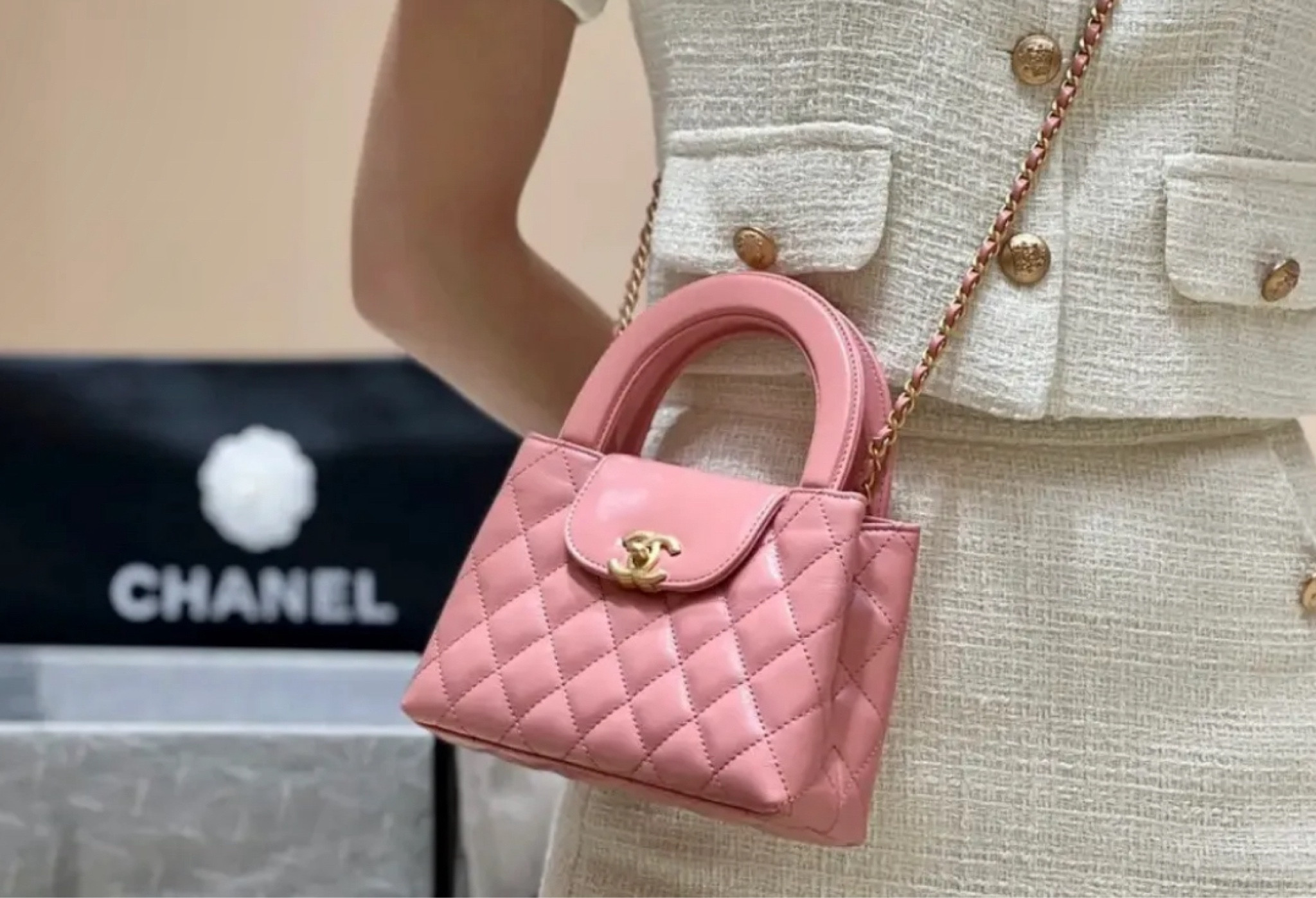 Top quality 
Mirror 
Option AS4416 Pink 13*19*7cm

#LTKStyleTip #LTKItBag #LTKU