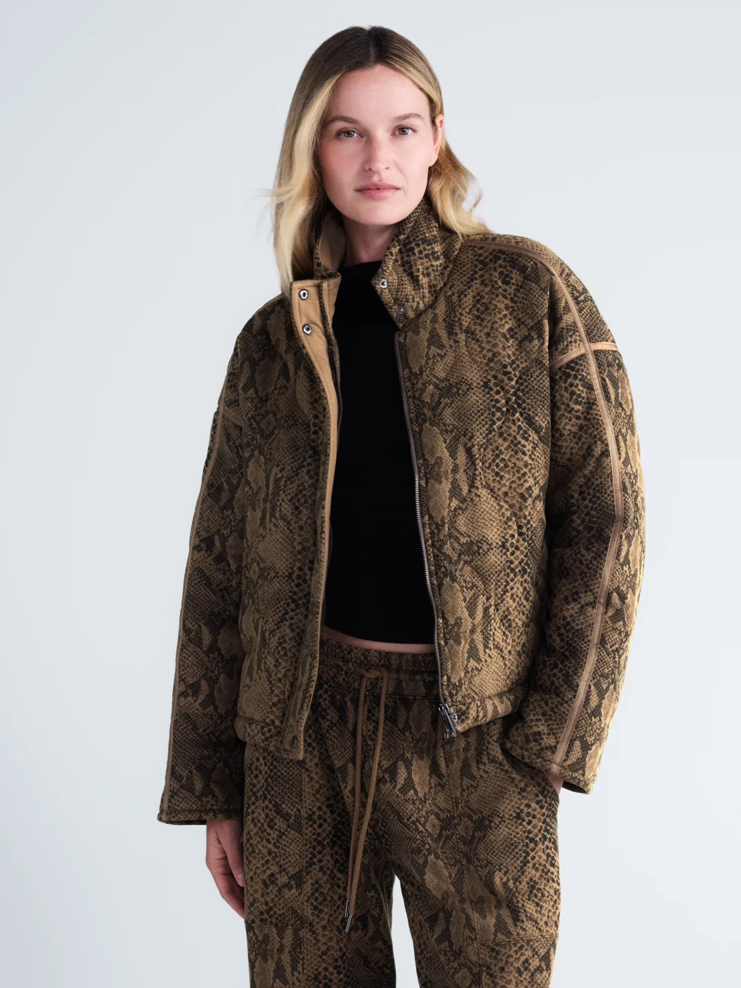 Scoop Women's and Women's Plus Scubaknit Quilted Jacket, Sizes XS-4X | Walmart (US)