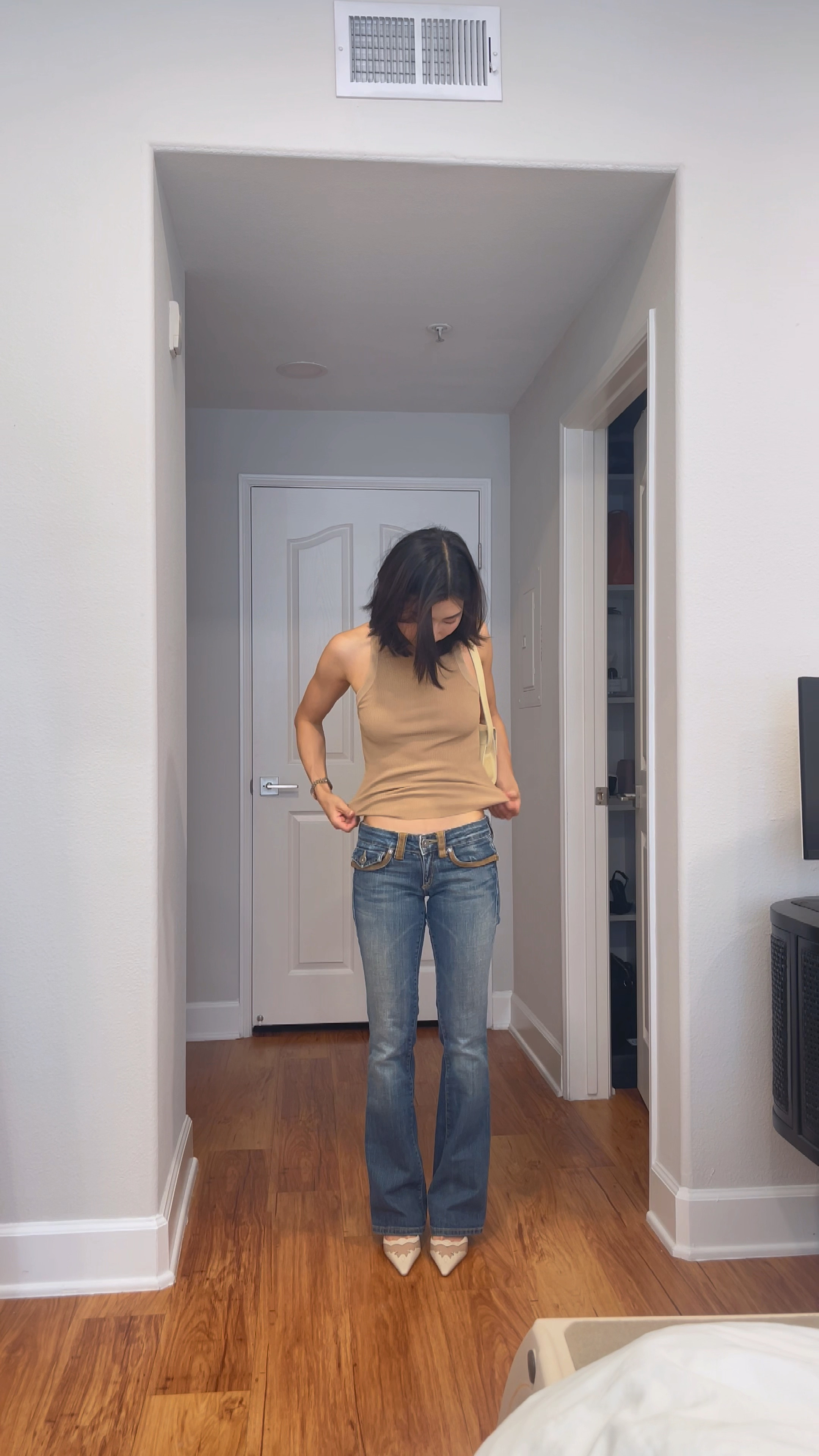 30 days of outfits: day 6! thrifted the jeans & bag 🤩

#LTKstyletip #LTKxNSale #LTKxAnthro