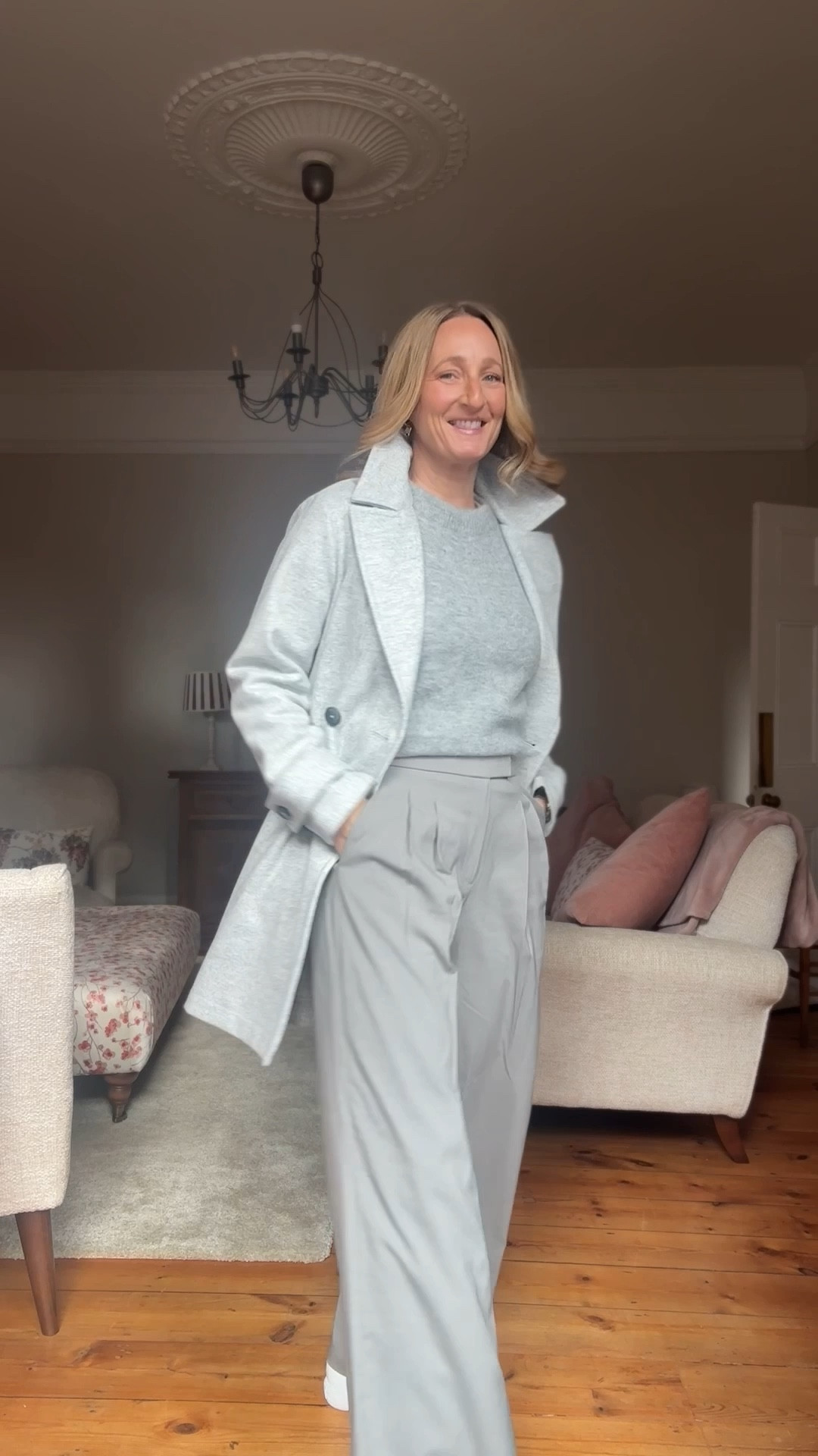 Easy outfit combination that’s comfortable but still looks polished. 

Tonal dressing is one of the easiest ways to make simple pieces look more elevated. Different shades and good textures, it feels luxe! 

Comfortable enough for a full day walking around London