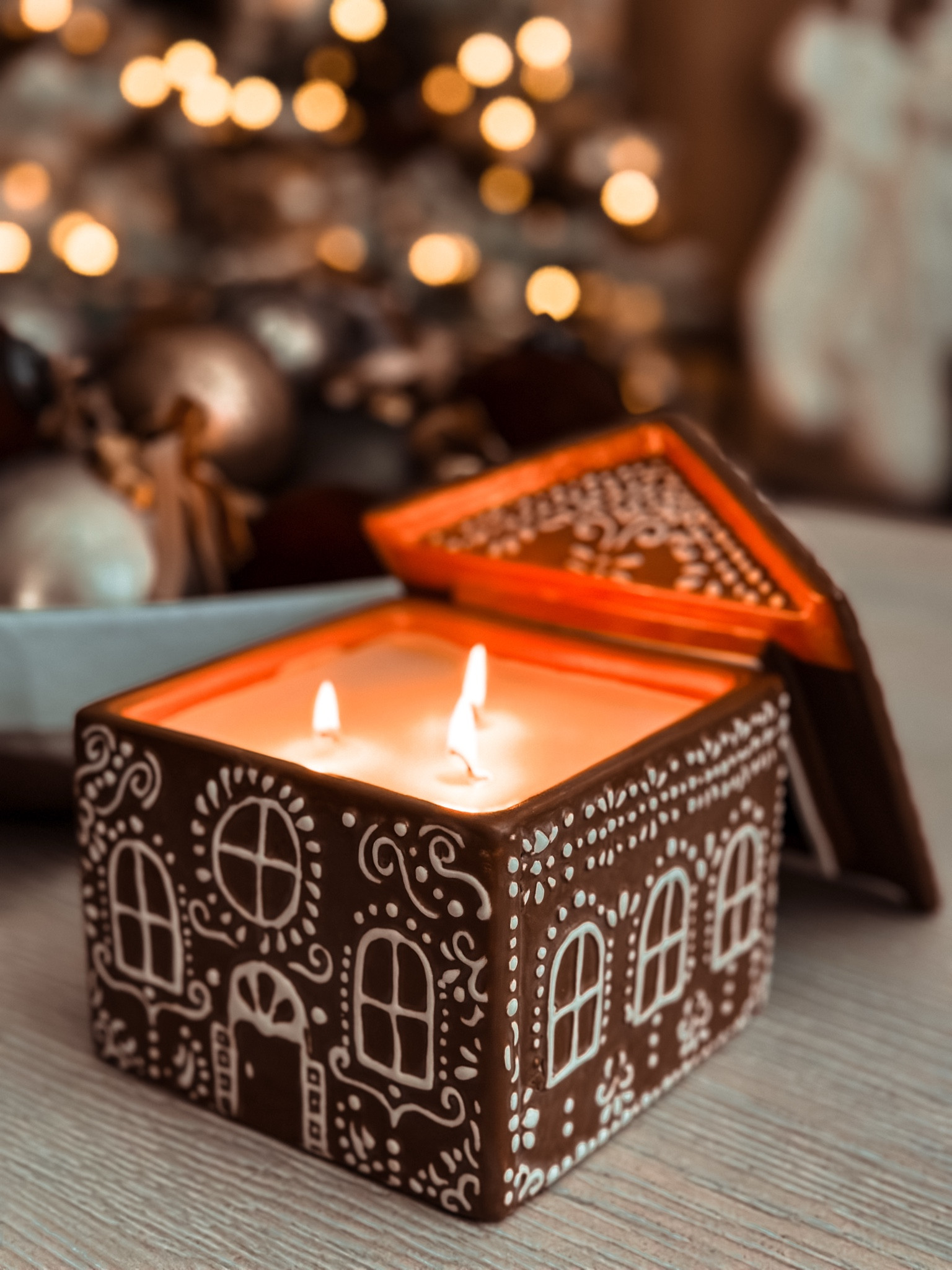 Gingerbread House Candle 

#LTKHoliday #LTKHome #LTKSeasonal