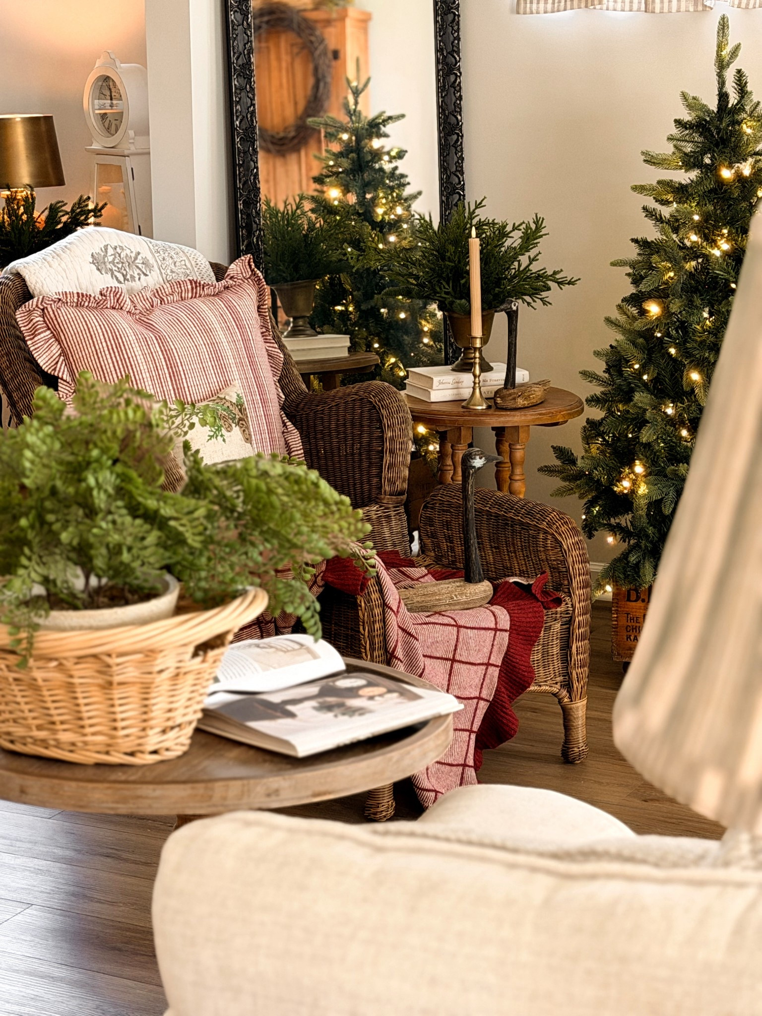 A warm & inviting Christmas corner. 🤎

#LTKSeasonal #LTKHome