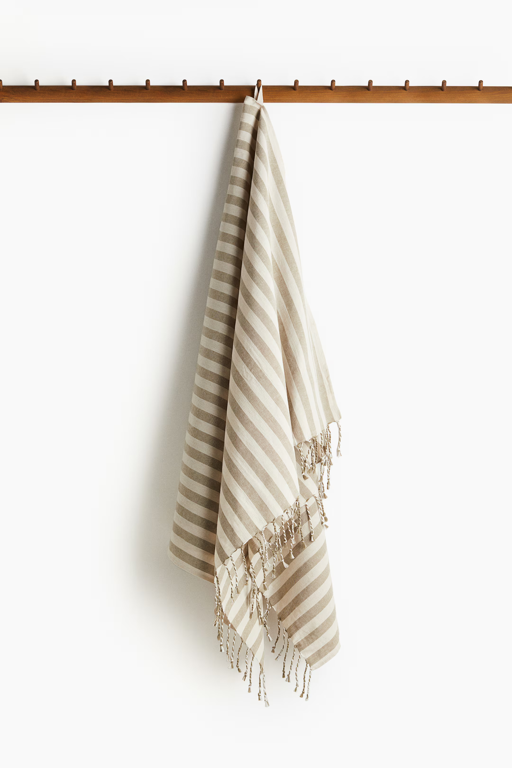 Linen-blend bath sheet | H&M (UK, MY, IN, SG, PH, TW, HK)