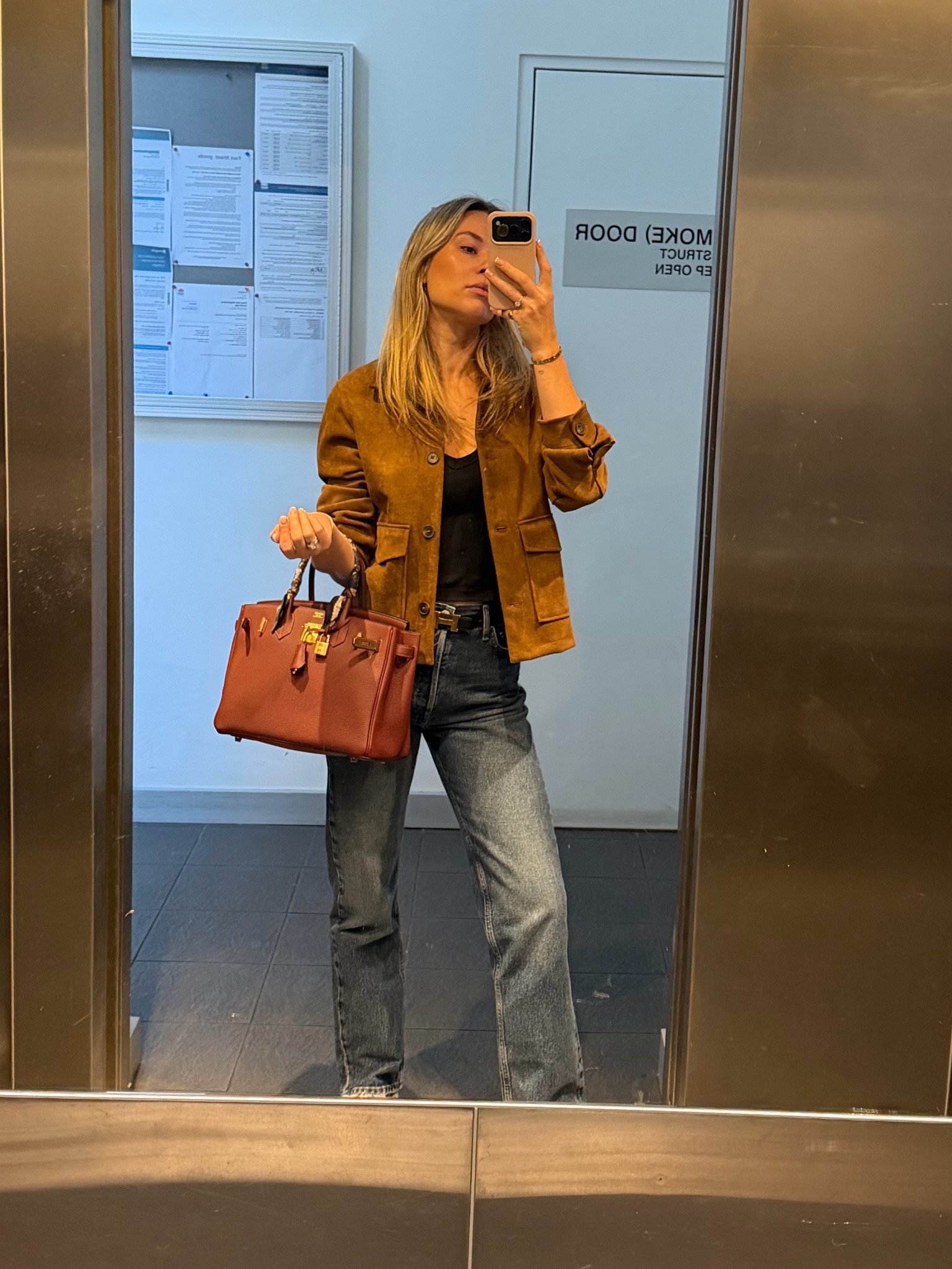 Autum City Look! 
Old Zara jacket but the ones linked are better 
My new obsession is these jeans, and the colour is so chic! 
