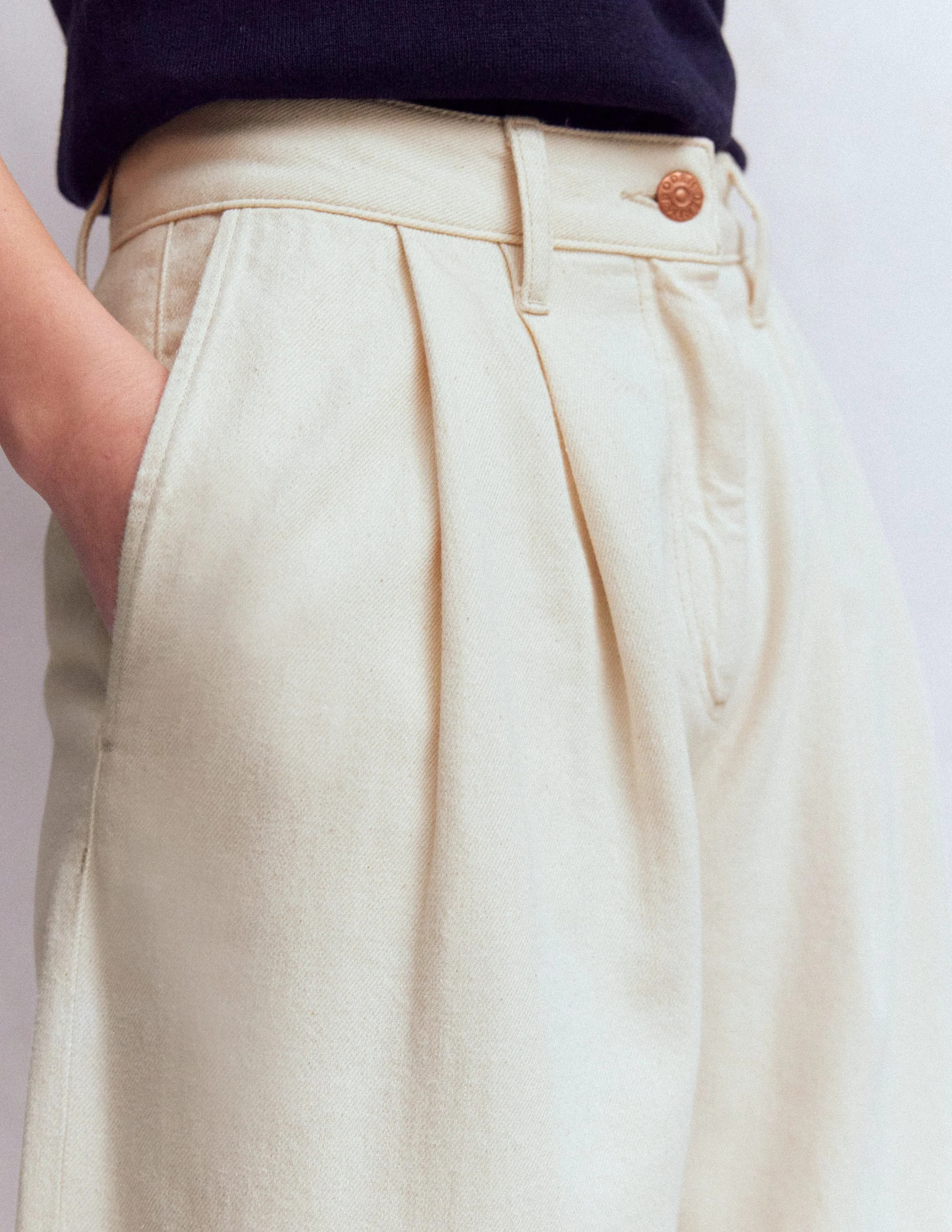 Pleated Wide Leg Jeans-Ecru | Boden UK