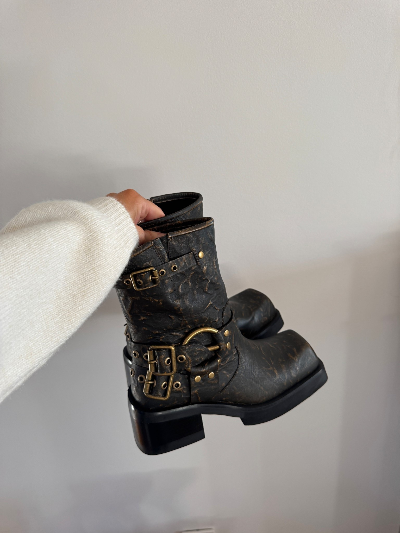 chunky moto boots!!

#LTKootd #LTKSeasonal