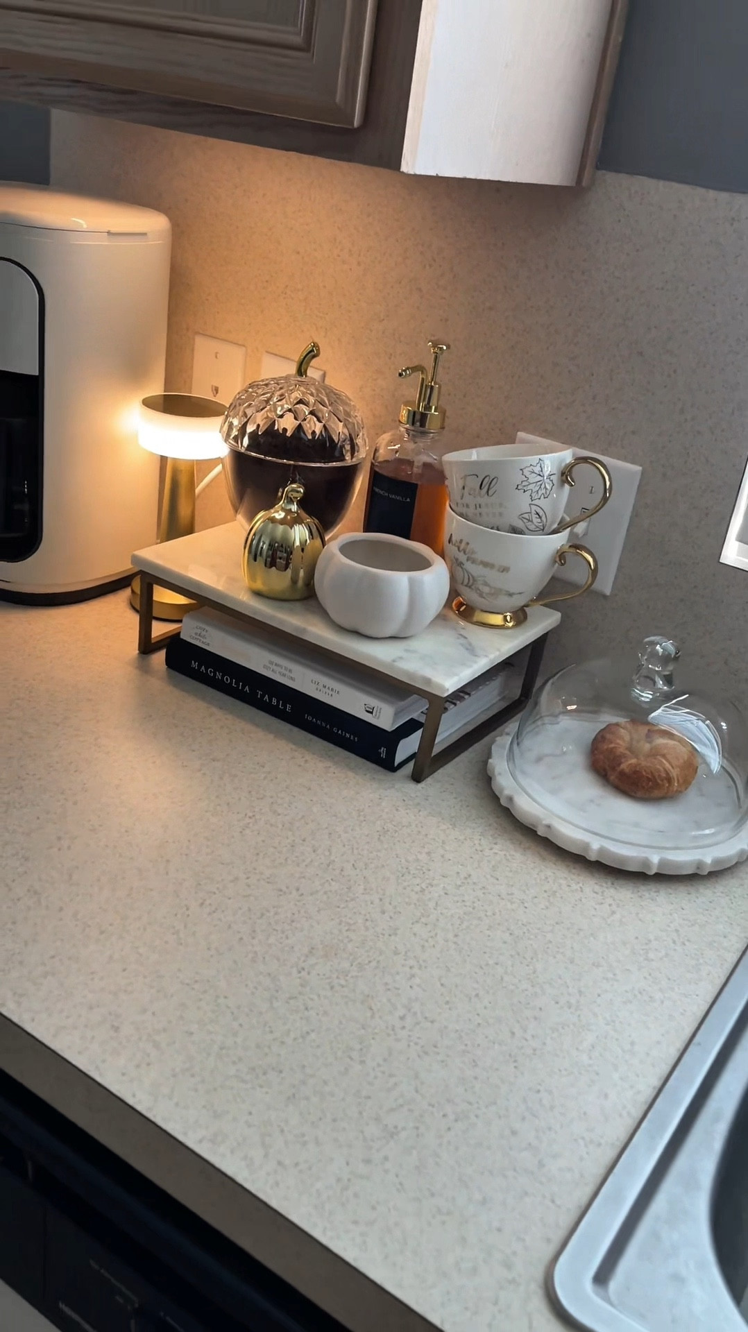 FALL COFFEE BAR INSO

Coffe bar, coffee bar essentials, fall coffee bar, coffee stations, coffee, home coffee, coffee pots, coffee machines 

#LTKFallSale #LTKVideo #LTKHome