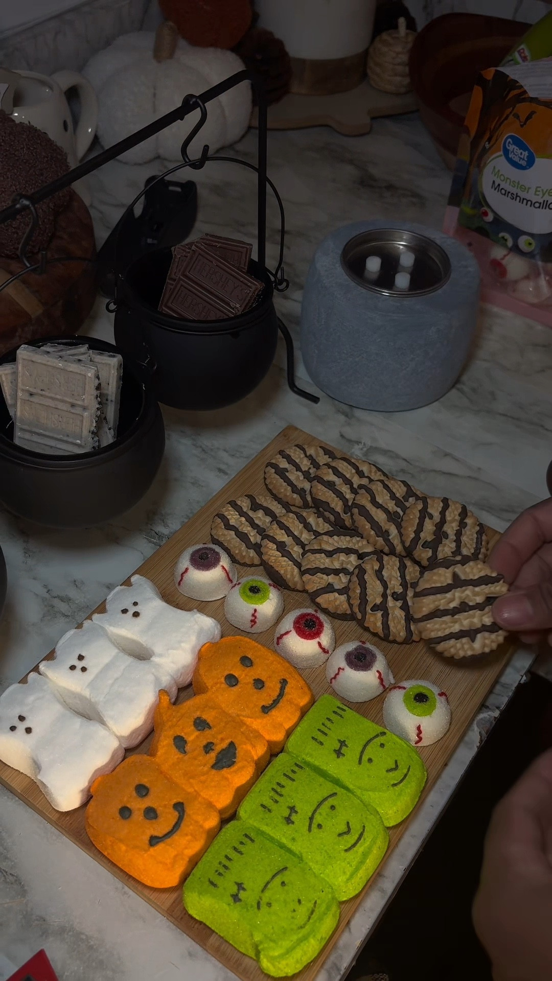 Halloween S’mores Board 🔥 🪵

#LTKHalloween #LTKFamily #LTKParties