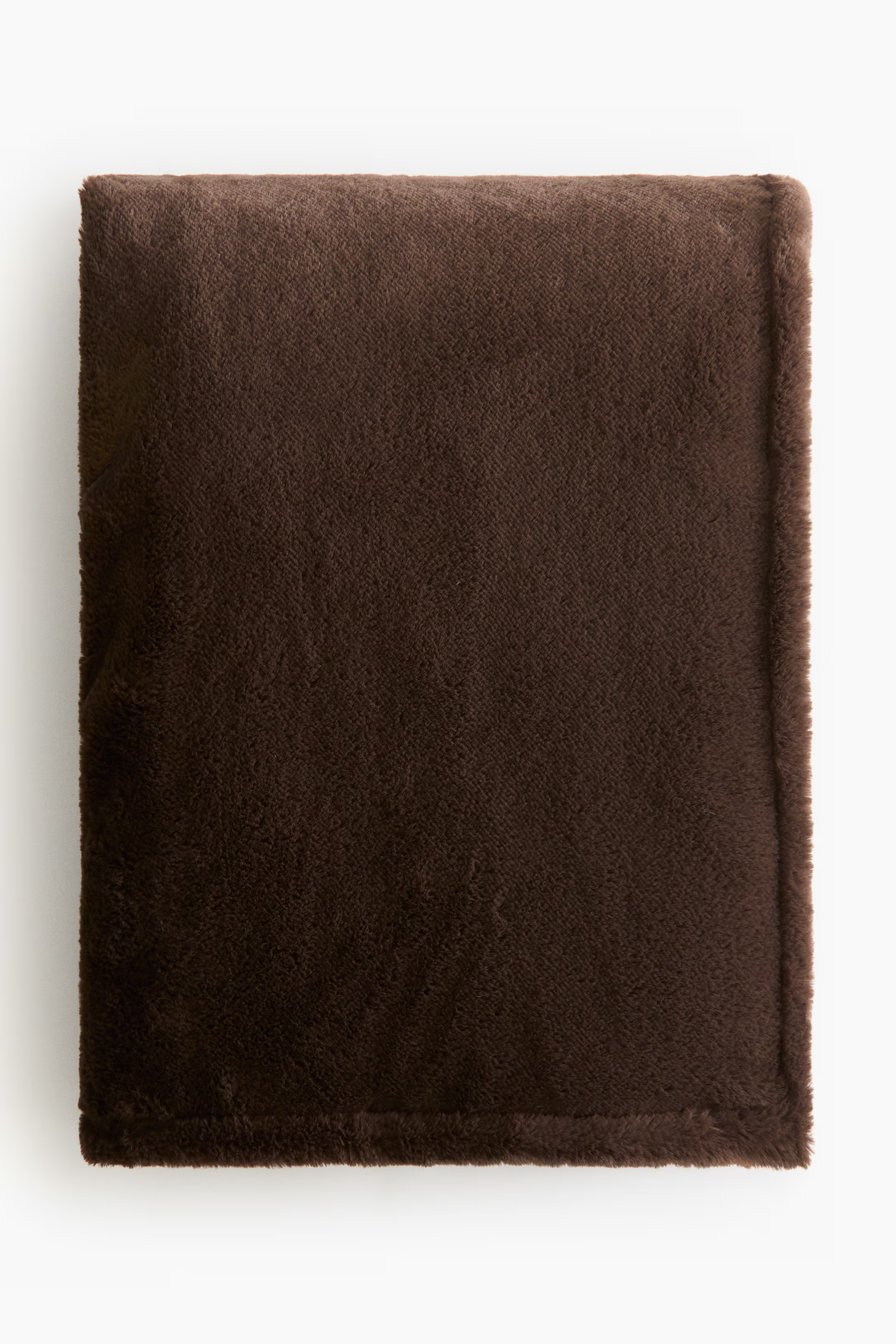 Fluffy bedspread | H&M (UK, MY, IN, SG, PH, TW, HK)