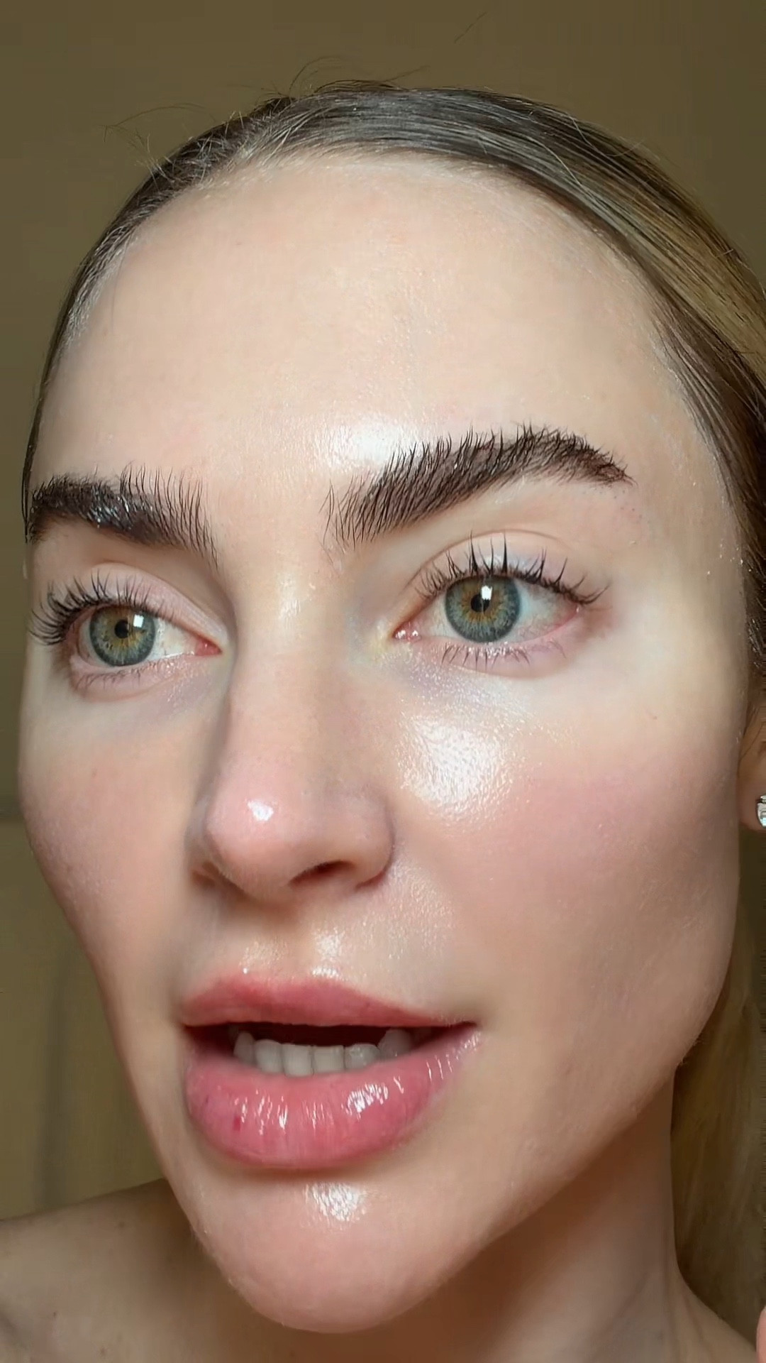 #eyebrows 
#eyebrowgrowth #koreanbeauty #anastasiabrowgel #etudelashserum