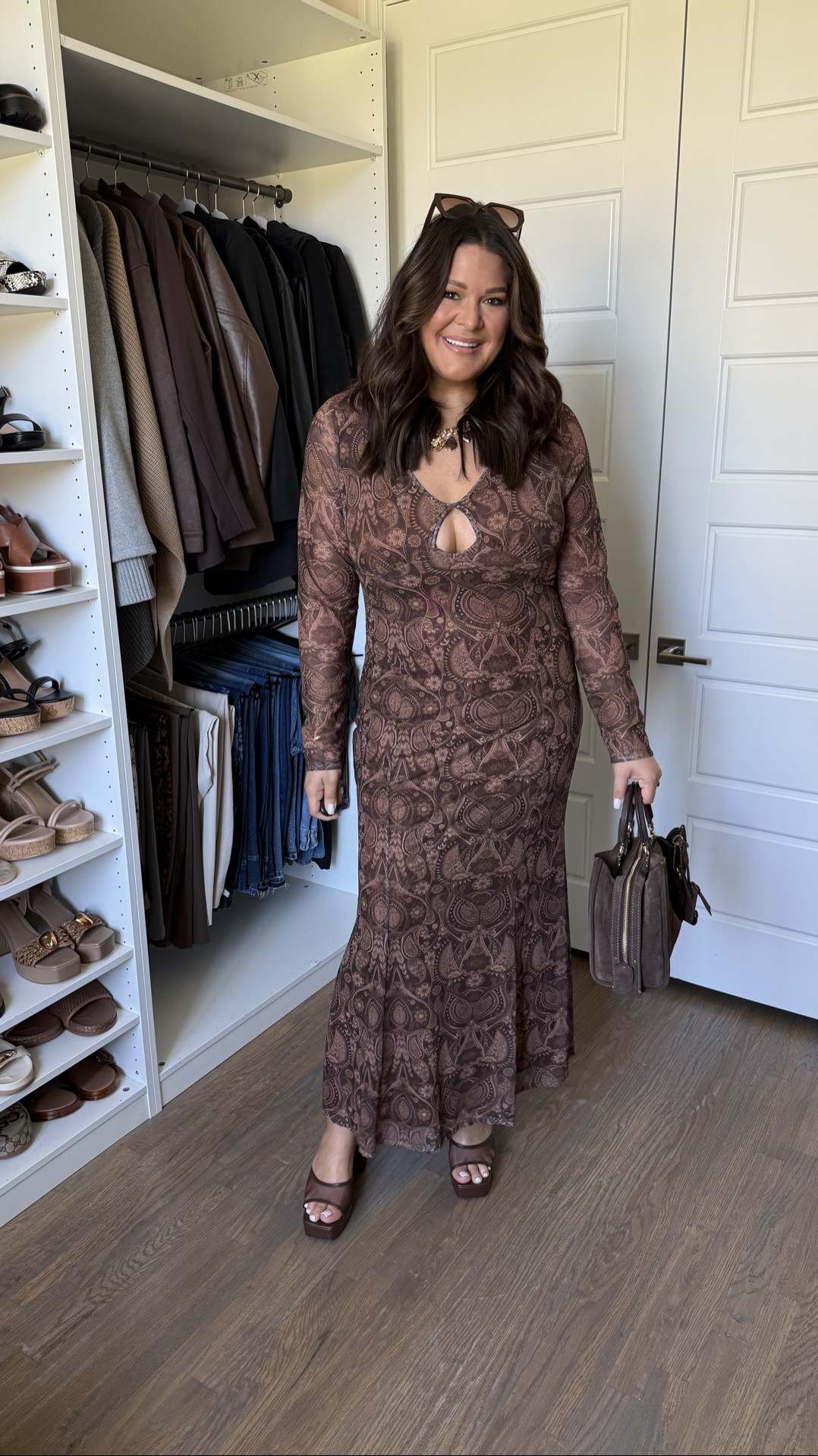 Dress: XXL • I fear this dress just ruined every other fall dress in my closet. The chocolate brown, the gorgeous print, the way it hugs your curves in ALL the right places?! I’m obsessed. Perfect for fall date nights, girls’ nights, weddings, or literally any excuse to get dressed up!

#FallFashion #MidsizeFashion #FallDress #CurvyStyle #FallOutfitIdeas