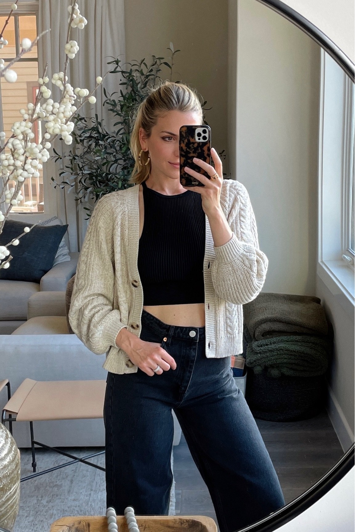 I’ve had this cardigan on repeat ever since it arrived. Love the flattering cut and feel like it goes with everything. Wearing size small.

#LTKSeasonal #LTKstyletip #LTKunder100