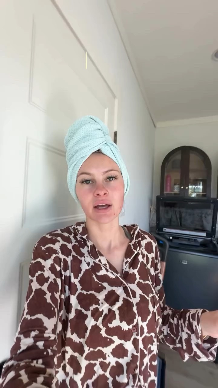 It’s not often that we have a whole day where we have no obligations or practices, so we definitely took advantage of that today😍 #ditl #eveningvlog #dailyvlog #lazyday