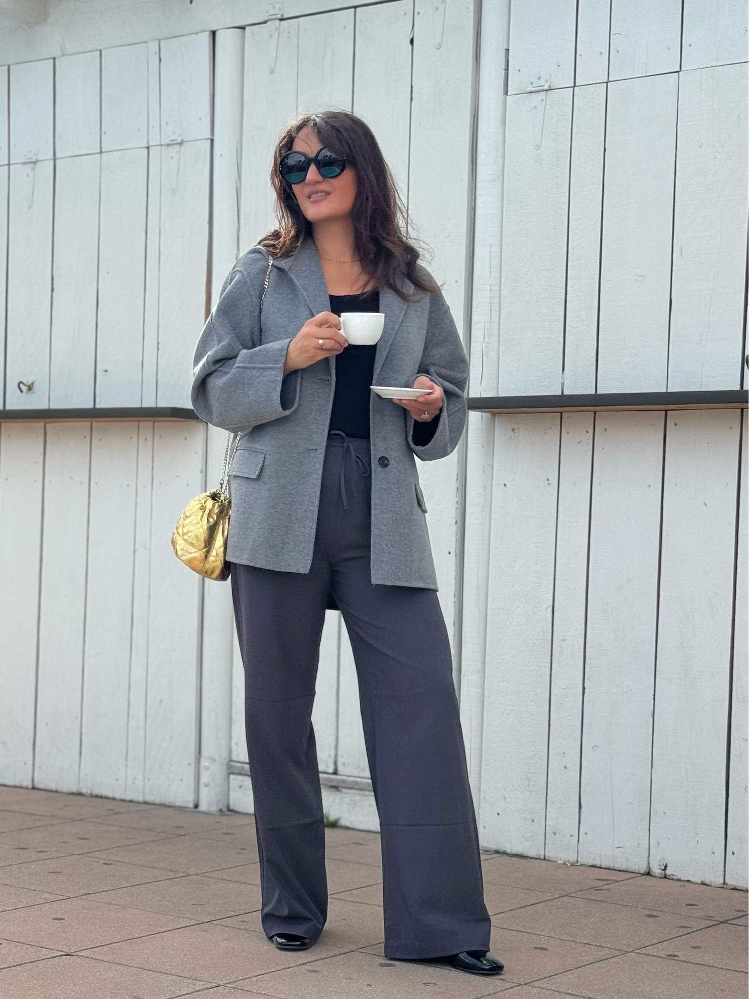 Pantalon gris, blazer gris, pantalon habillé, grey trousers, tendance automne-hiver, sac doré, sac soirée, costume femme, ensemble femme, pantalon tailleur

#LTKfindsunder100 #LTKstyletip #LTKmidsize