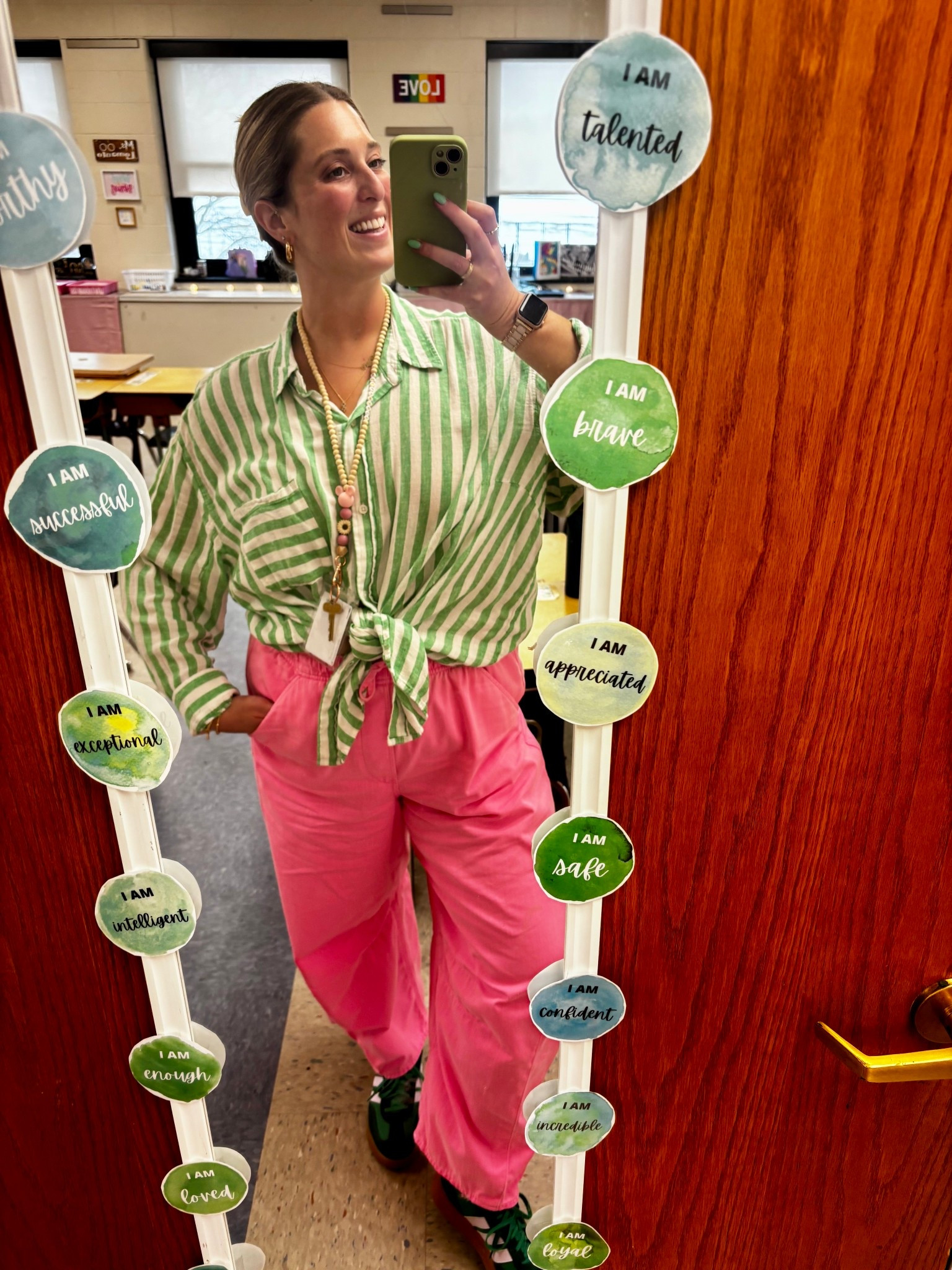 I’m loving these @gapstyle  barrel jeans, I’m wearing a size large and they pair perfectly with the @adidas sneakers!

#LTKMidsize #LTKootd