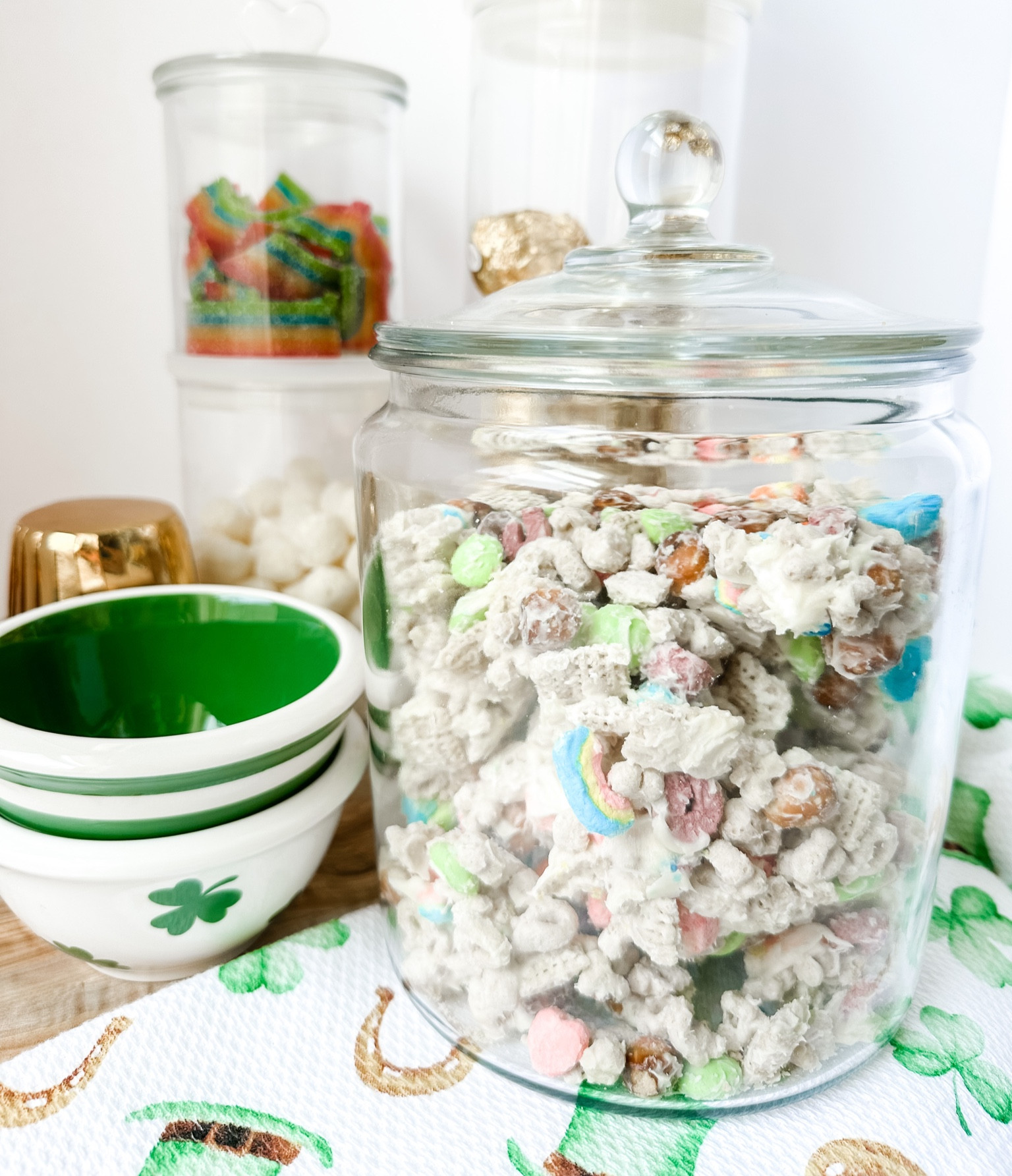 It’s LEPRECHAUN SEASON! 🌈 

Have you made your Leprechaun bait yet? It’s not only a tasty treat but a super cute way to add a pop of St Patrick’s Day! I love functional decor 😏 🍀 

Ingredients linked in bio

Shopping 🛒 
Chex Mix
Lucky Charms
Small pretzels (I grabbed #snydersofhanover pretzel rounds)
White chocolate/or almond bark
M&ms

So easy!

#LTKfamily #LTKkids #LTKSeasonal