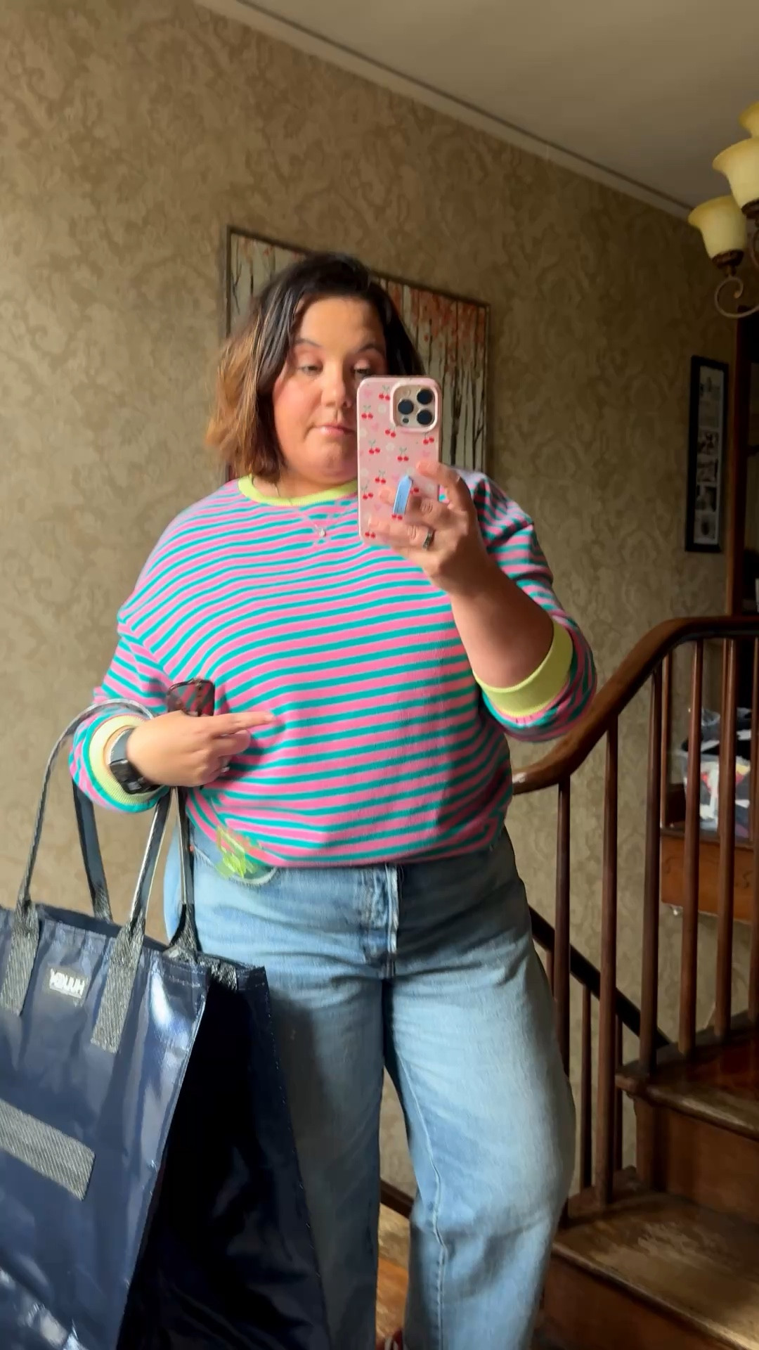 Class party mom but make it cute 💗🎈
Running on snacks, chaos, and this comfy top 🙌
Everything linked ✨