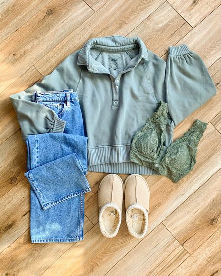 Cozy casual outfit! Fall outfit. Jeans.
Aerie. Abercrombie. Ugg Tasman outfit.

Jeans tts. Sweater, wish I had sized up 1 for a more oversized fit. Super soft inside!



#LTKBacktoSchool #LTKSeasonal #LTKSale