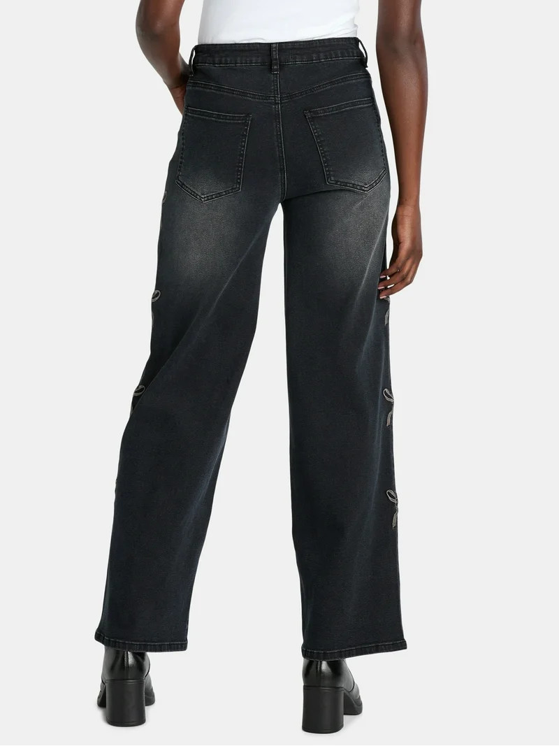 Madden NYC Women's Ultra 90s Fit Jeans with Bow Embroidery, 32" inseam, Sizes 00-18 | Walmart (US)