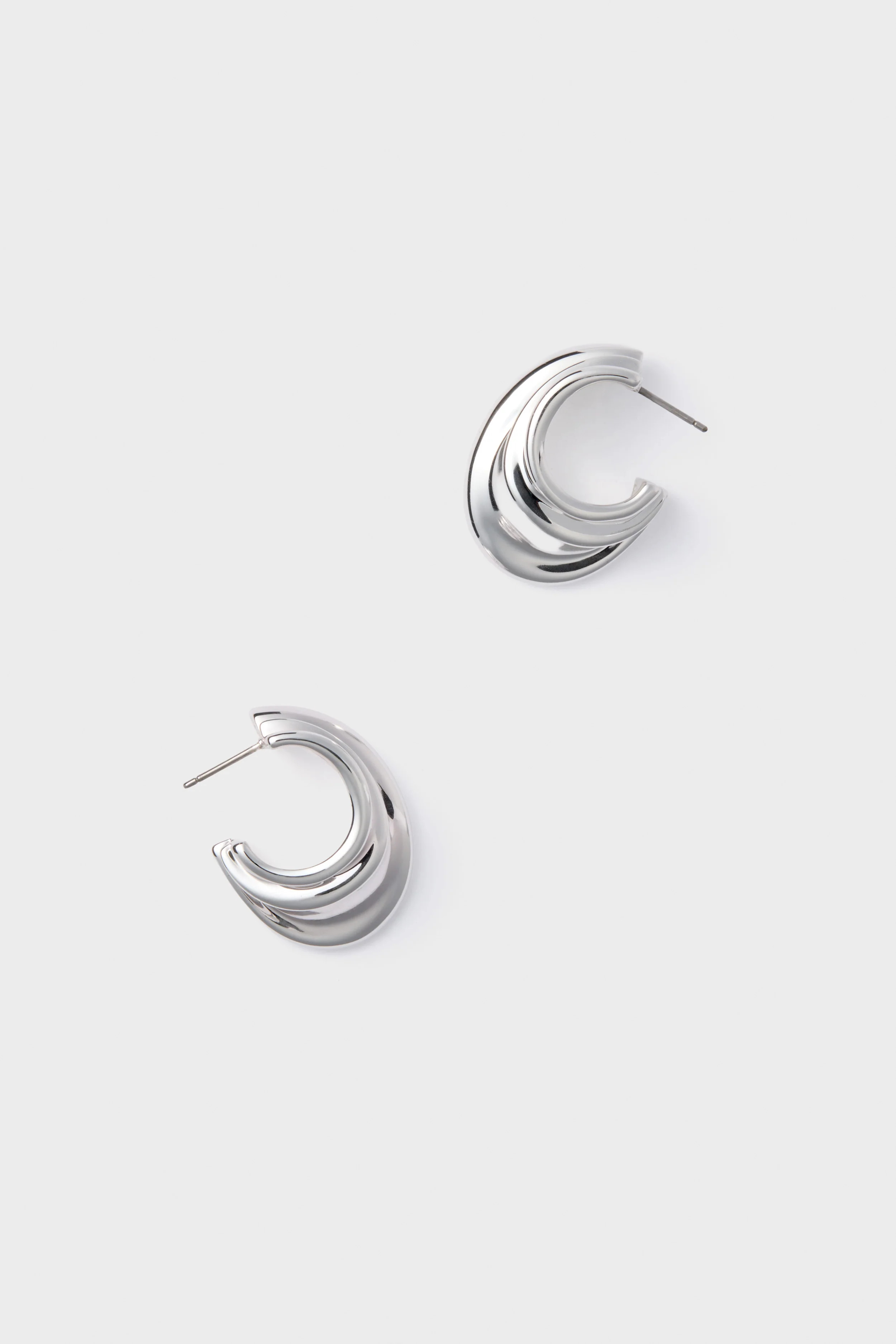 High Polish Silver Leona Hoops | Tuckernuck (US)