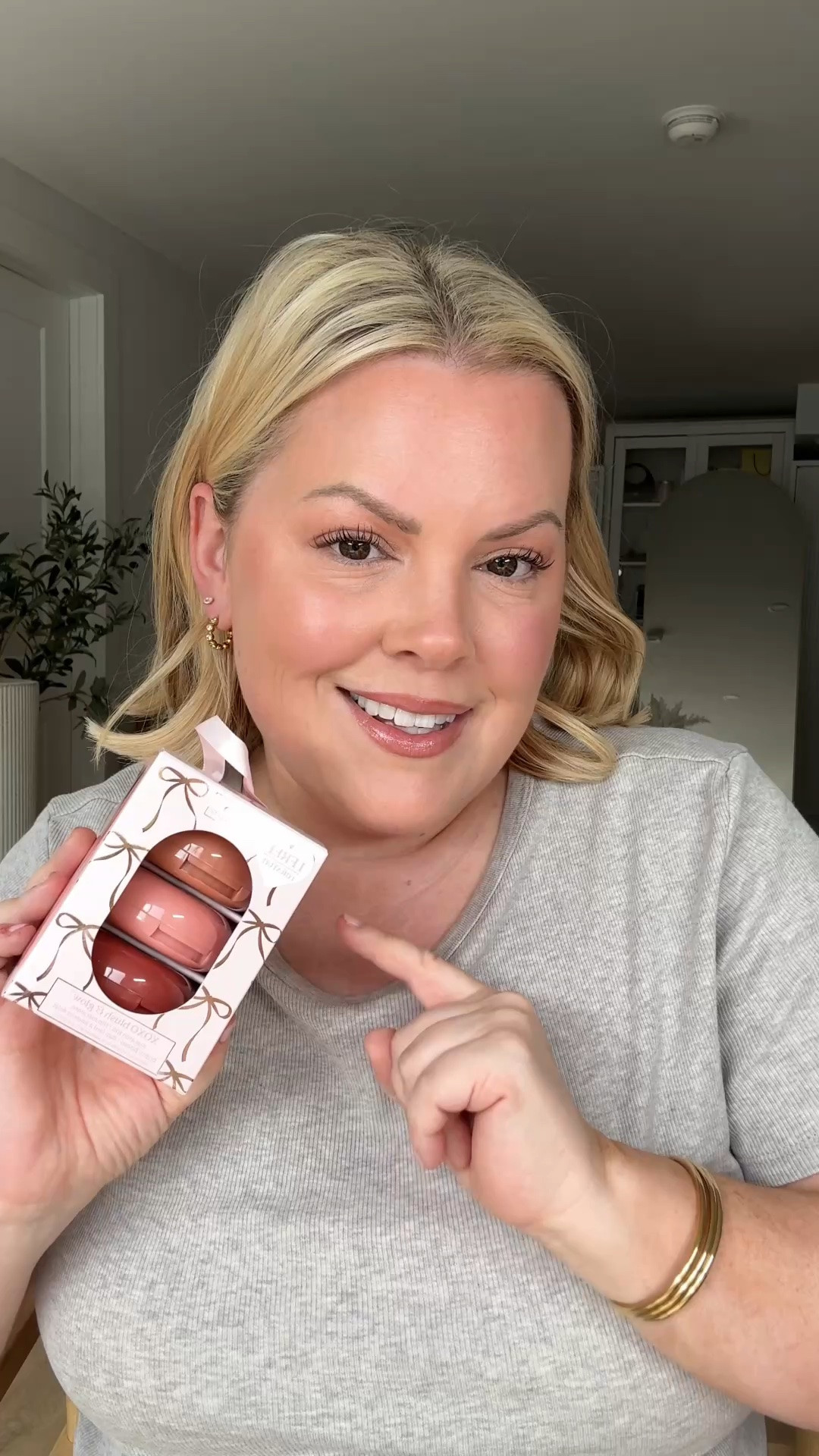 Which colour of the xoxo blush and glow is your favourite? These holiday sets are the perfect gift @Tarte #tartepartner