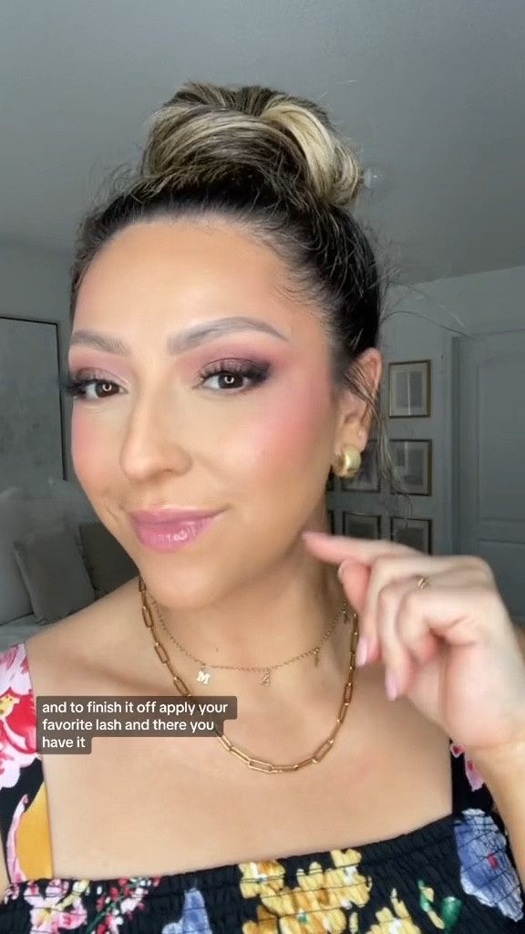 Easiest Smokey Eye! Perfect for parties, holiday gatherings, date night, you name it!
This palette would also make the perfect gift 😉❤️





Party look, thanksgiving look, holiday party, date night look, beauty faves, beauty essentials, GRWM, Karla Kazemi, Latina, gift guide, gifts for her.

#LTKparties #LTKbeauty #LTKGiftGuide