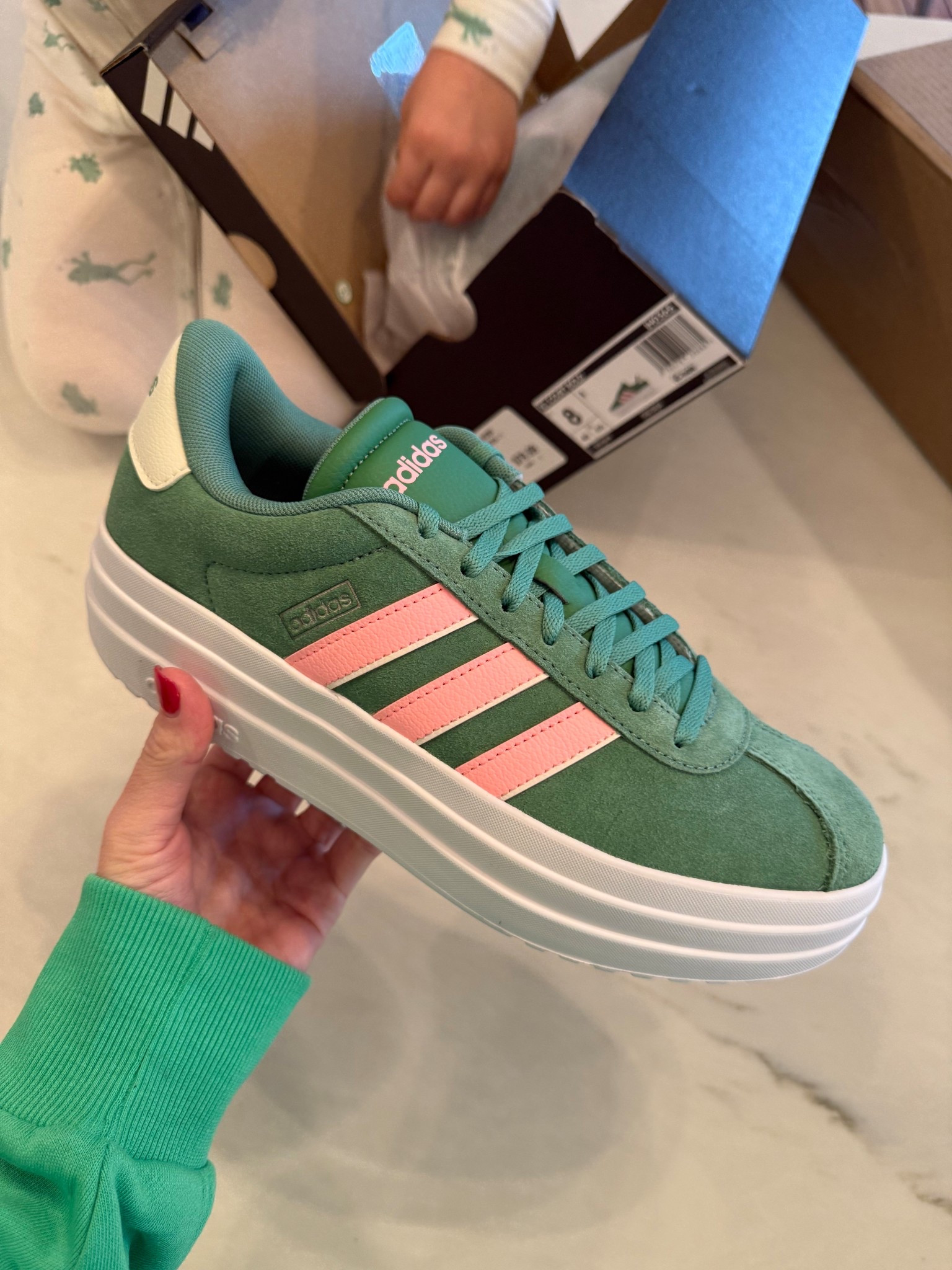 Okay I’m obsessed!!! 

Adidas, mom shoes, comfy tennis shoes, casual shoes, ootd 




#LTKFindsUnder100 #LTKShoeCrush